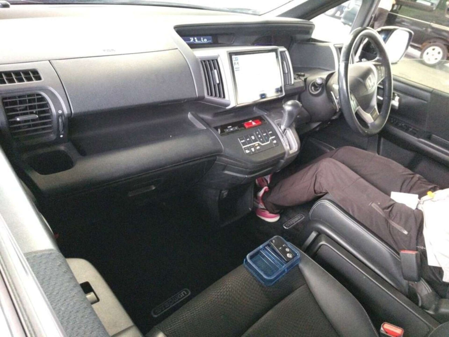 Used Honda Stepwagon 2014 for sale - 77364245: Photo 12