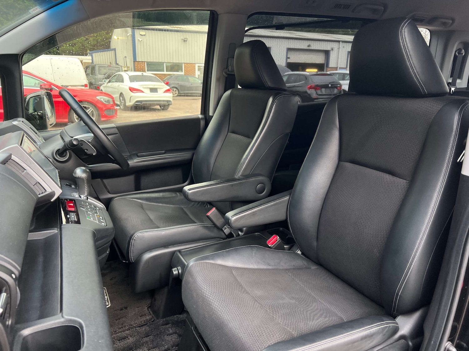 Used Honda Stepwagon 2014 for sale - 77364245: Photo 24