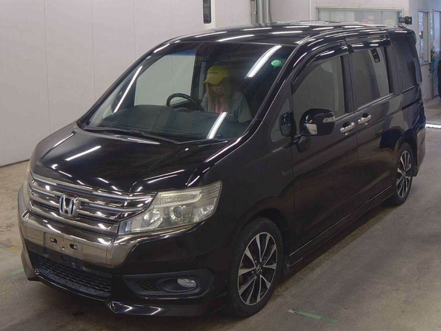 Used Honda Stepwagon 2014 for sale - 77364245: Photo 3