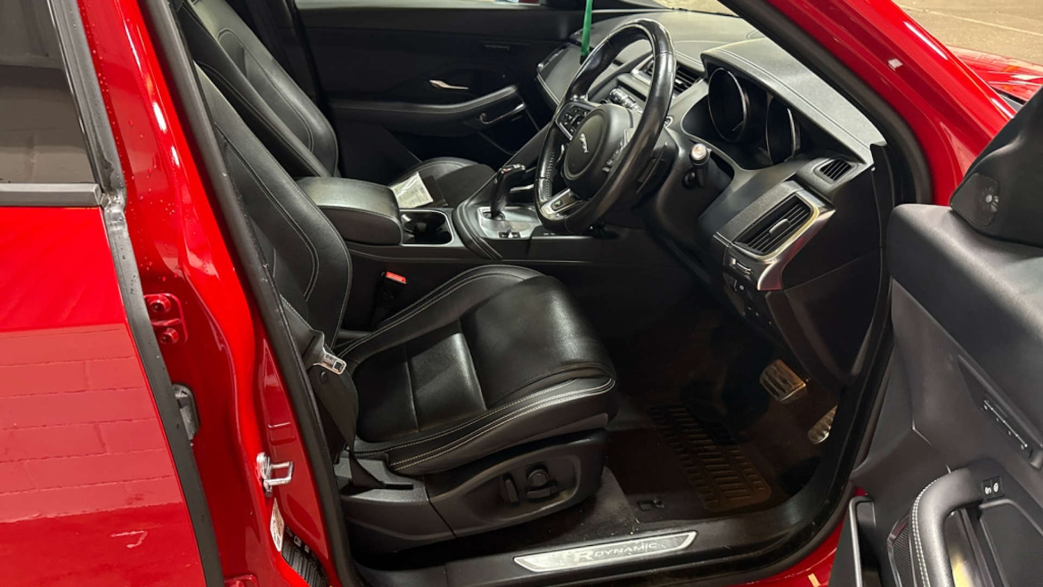 Used Jaguar E-Pace 2018 for sale - 76776992: Photo 2