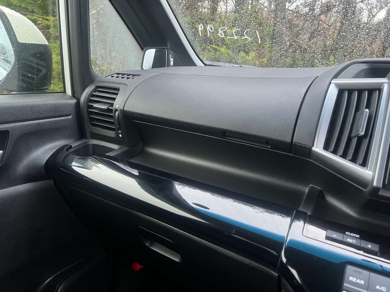 Used Honda Stepwagon 2014 for sale - 77762388: Photo 17