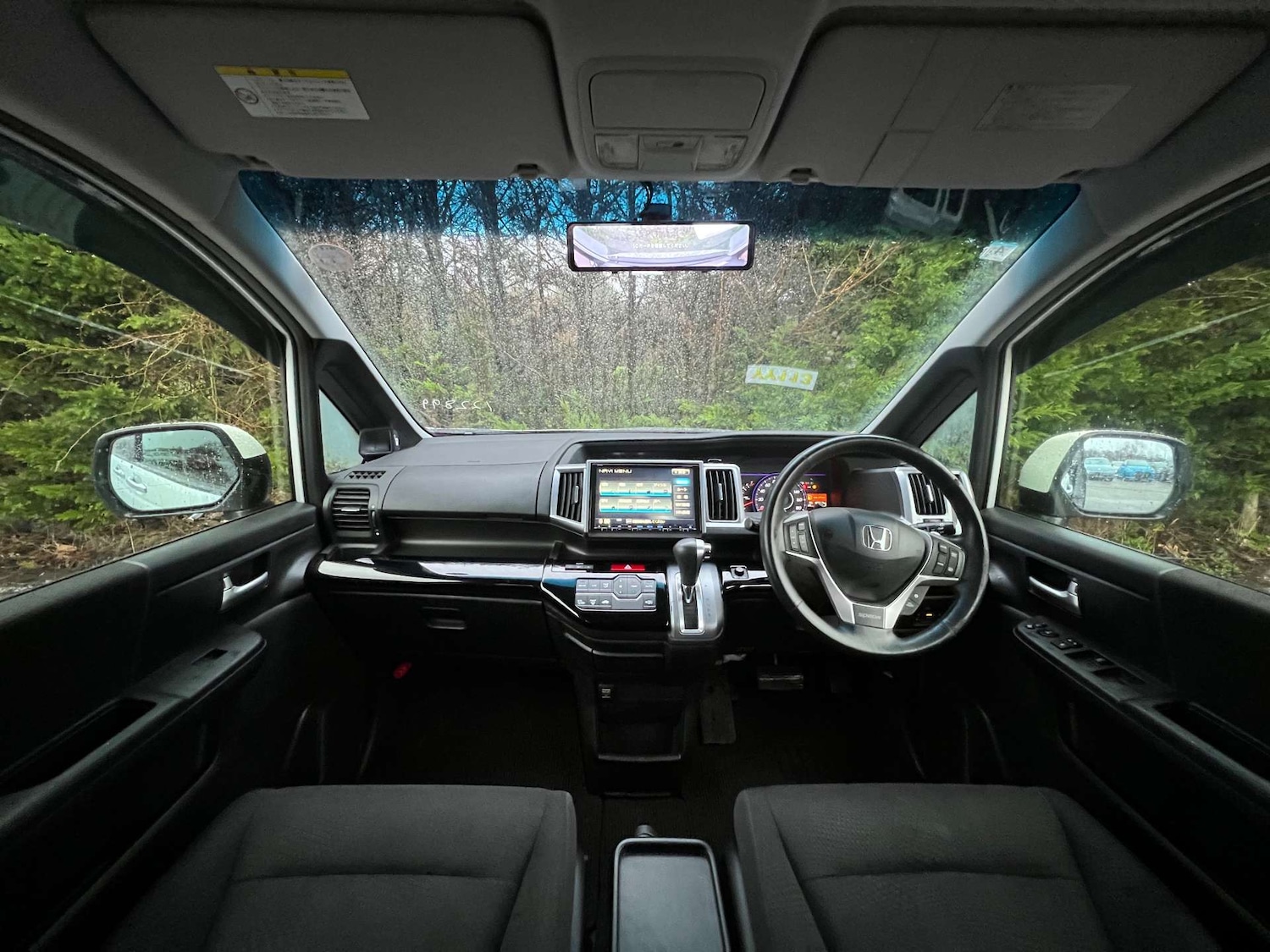 Used Honda Stepwagon 2014 for sale - 77762388: Photo 2