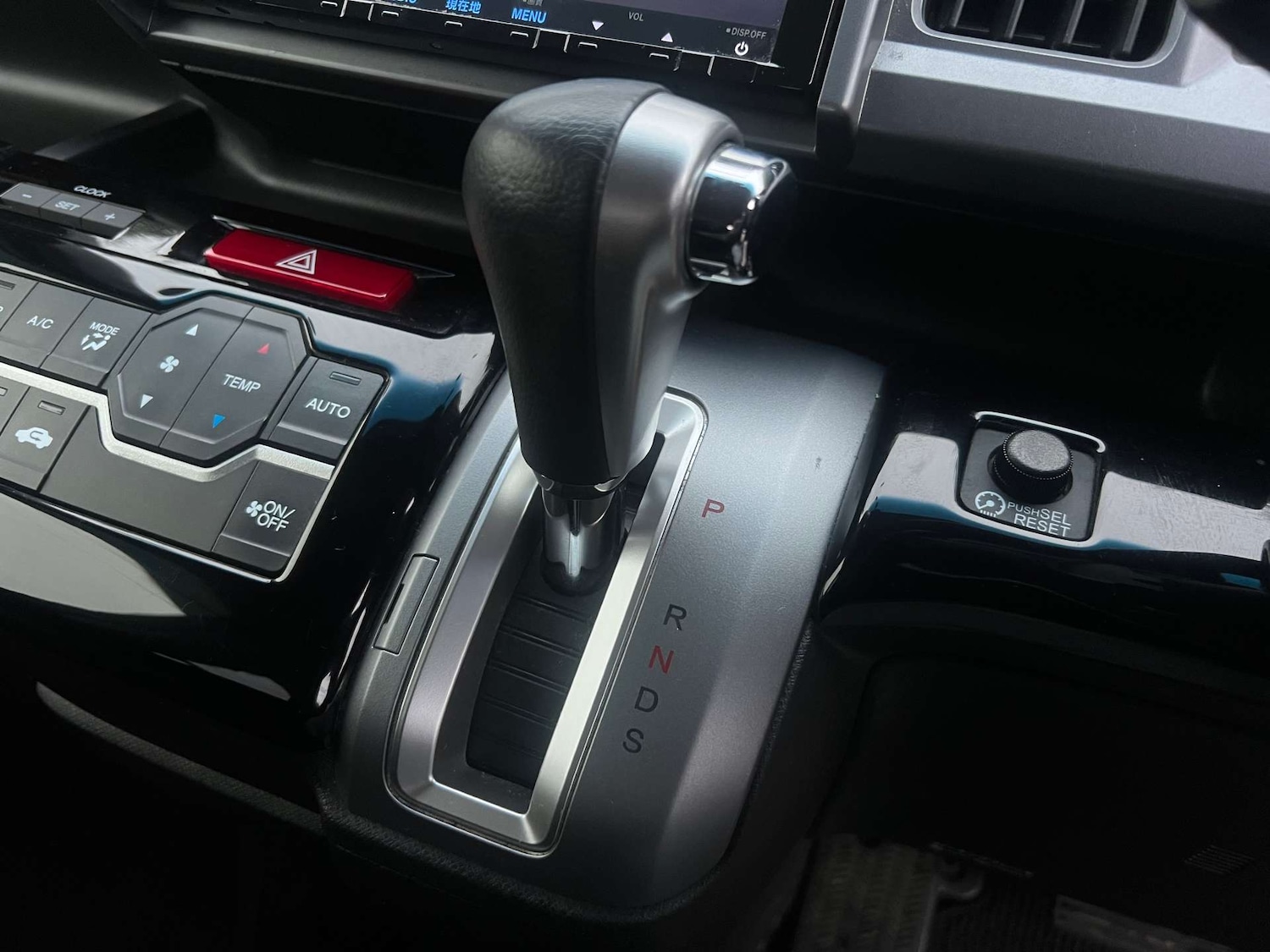 Used Honda Stepwagon 2014 for sale - 77762388: Photo 27