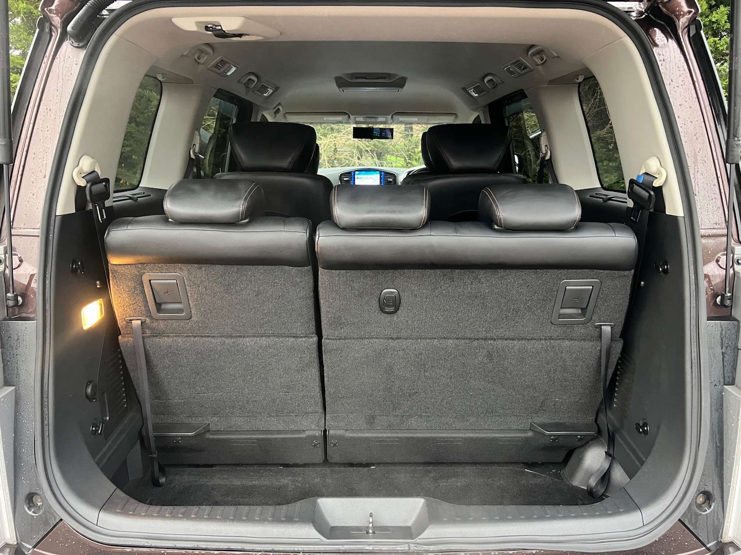 Used Nissan Elgrand 2014 for sale - 77618893: Photo 13