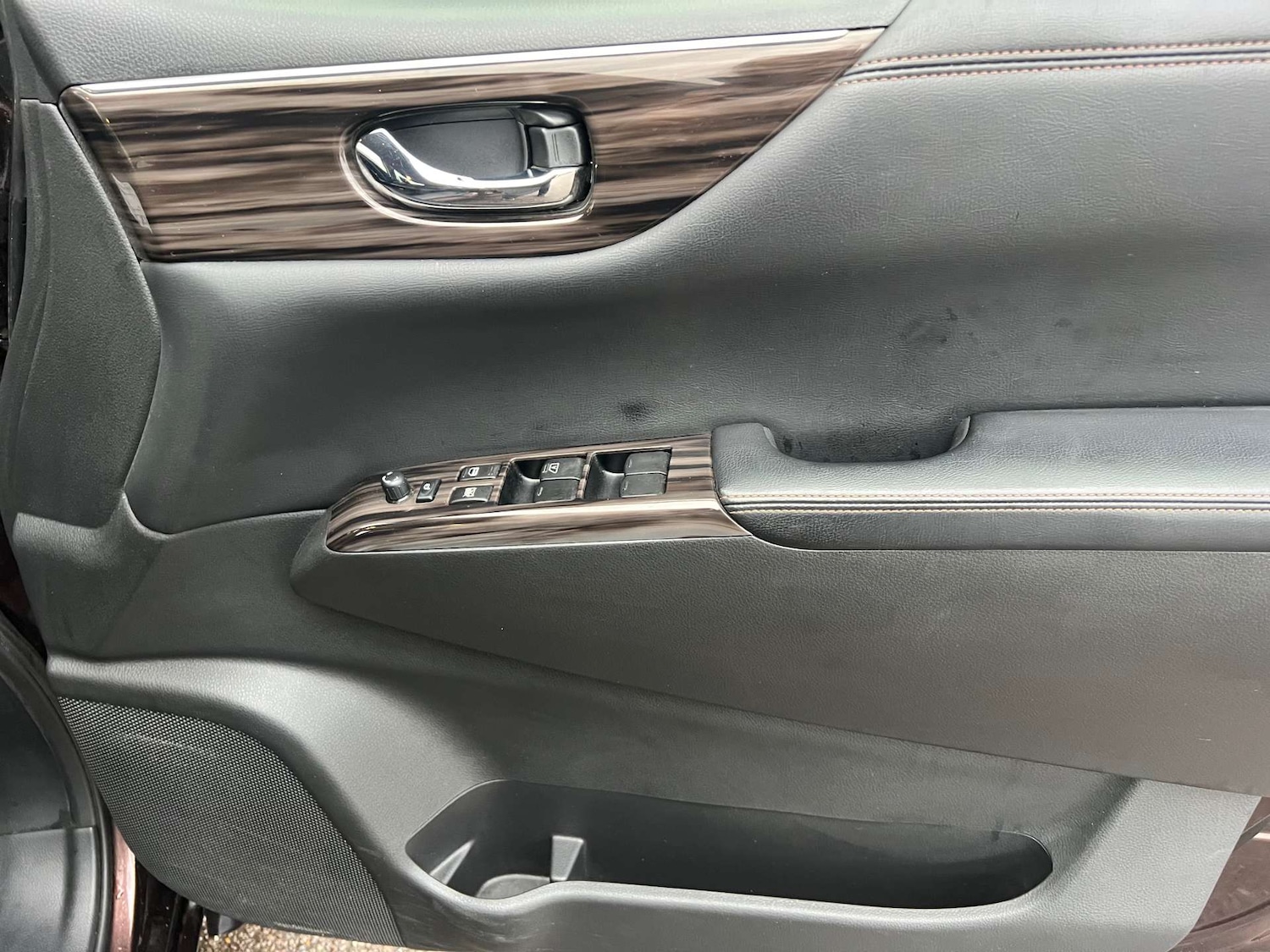 Used Nissan Elgrand 2014 for sale - 77618893: Photo 14