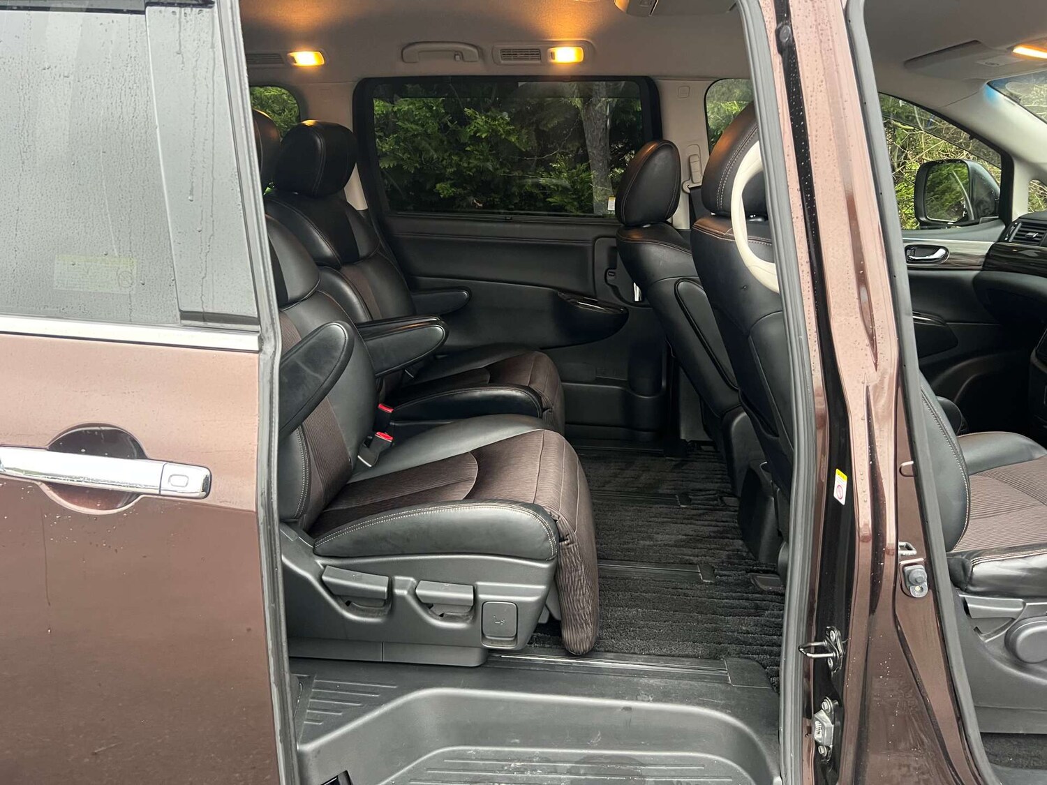 Used Nissan Elgrand 2014 for sale - 77618893: Photo 19