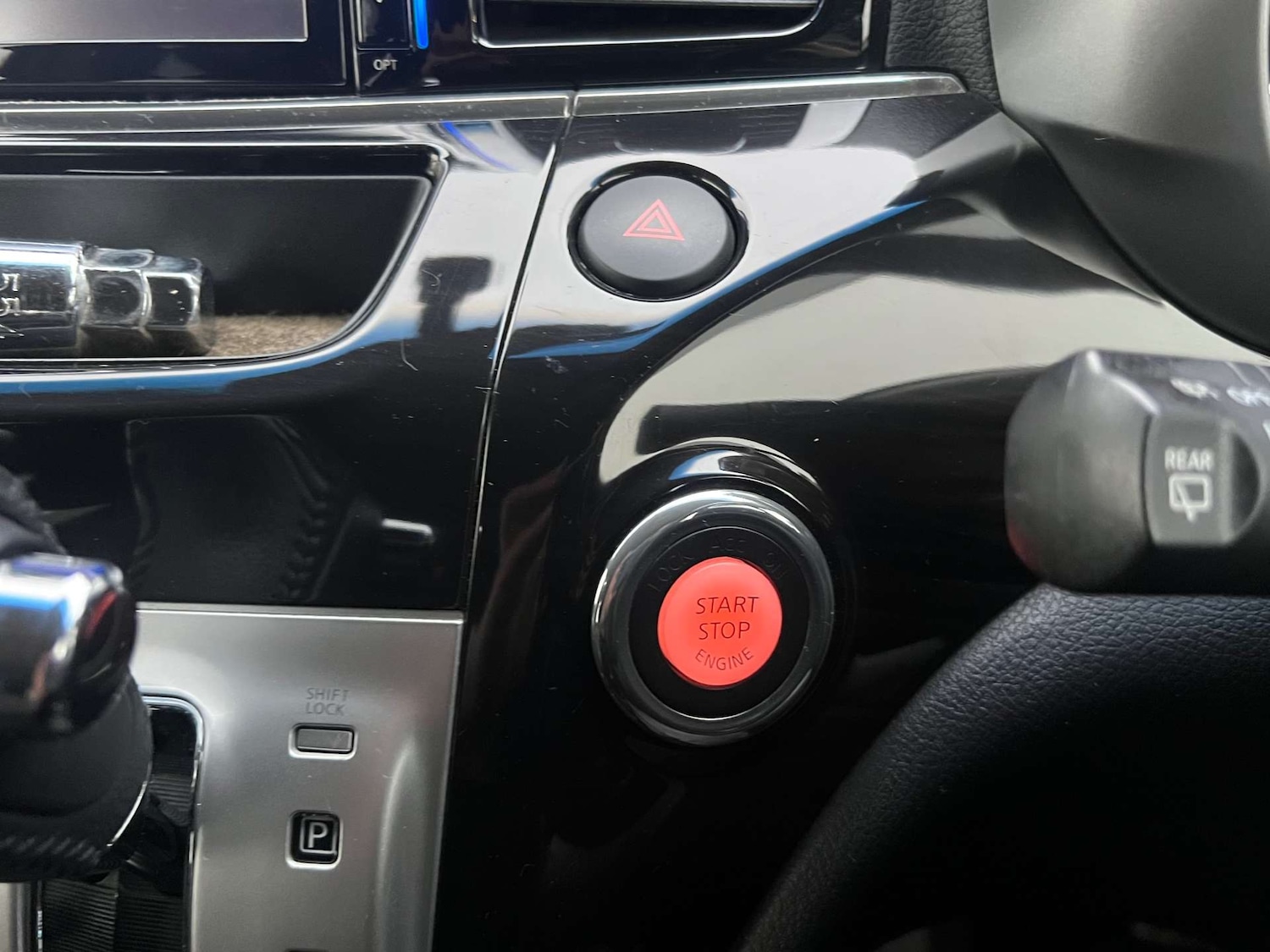 Used Nissan Elgrand 2014 for sale - 77618893: Photo 23