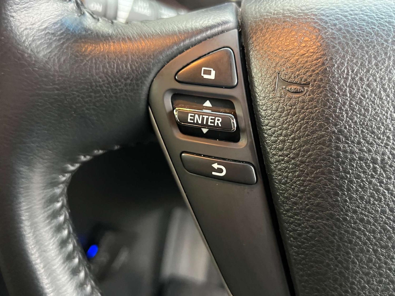 Used Nissan Elgrand 2014 for sale - 77618893: Photo 25