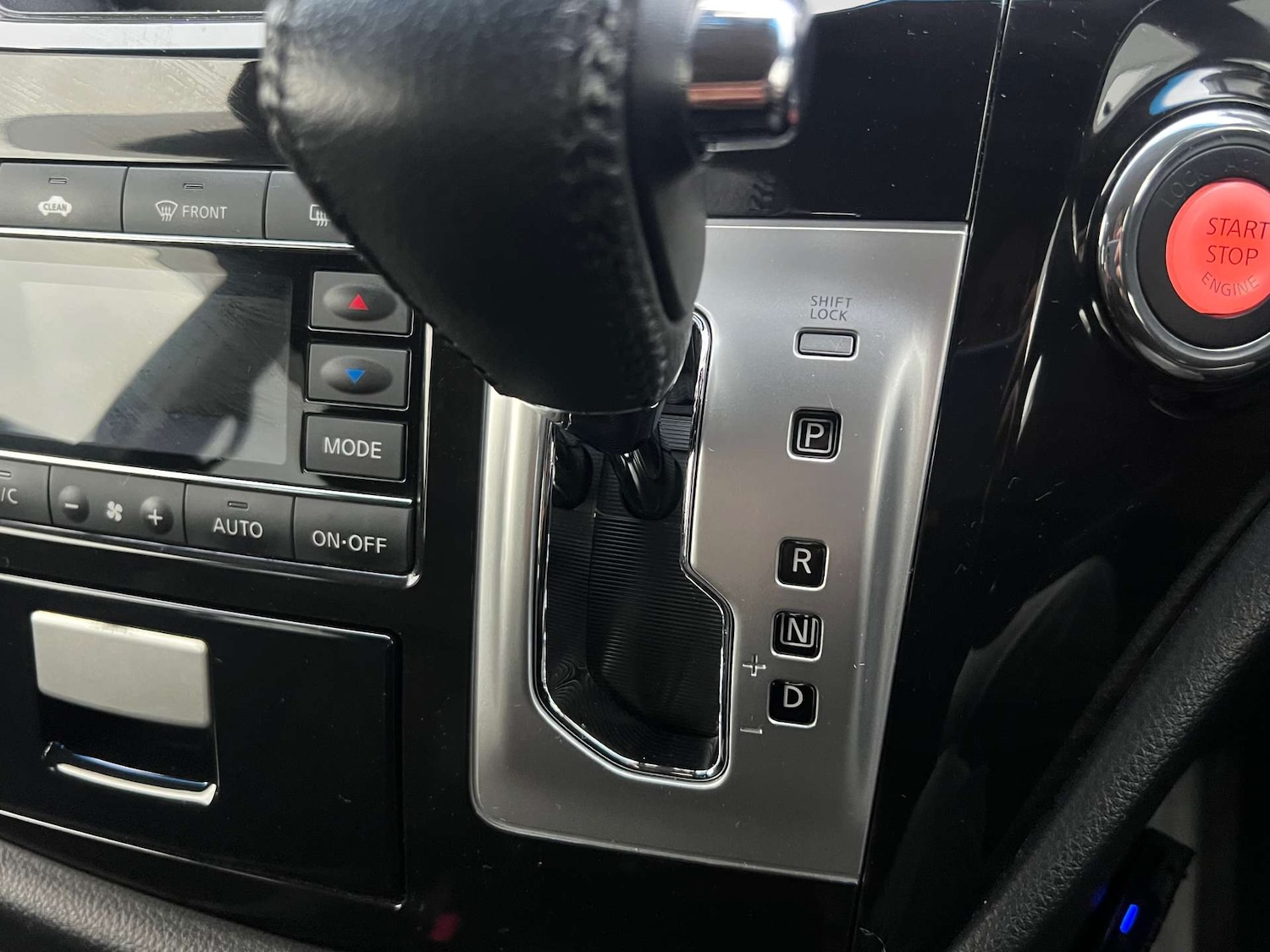 Used Nissan Elgrand 2014 for sale - 77618893: Photo 34