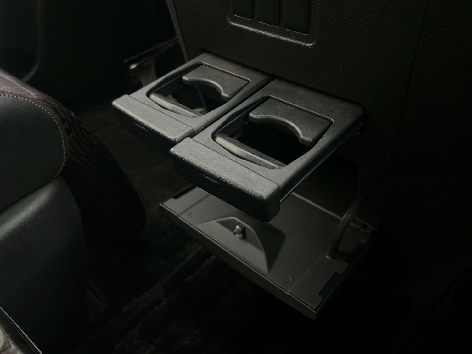 Used Nissan Elgrand 2014 for sale - 77618893: Photo 35