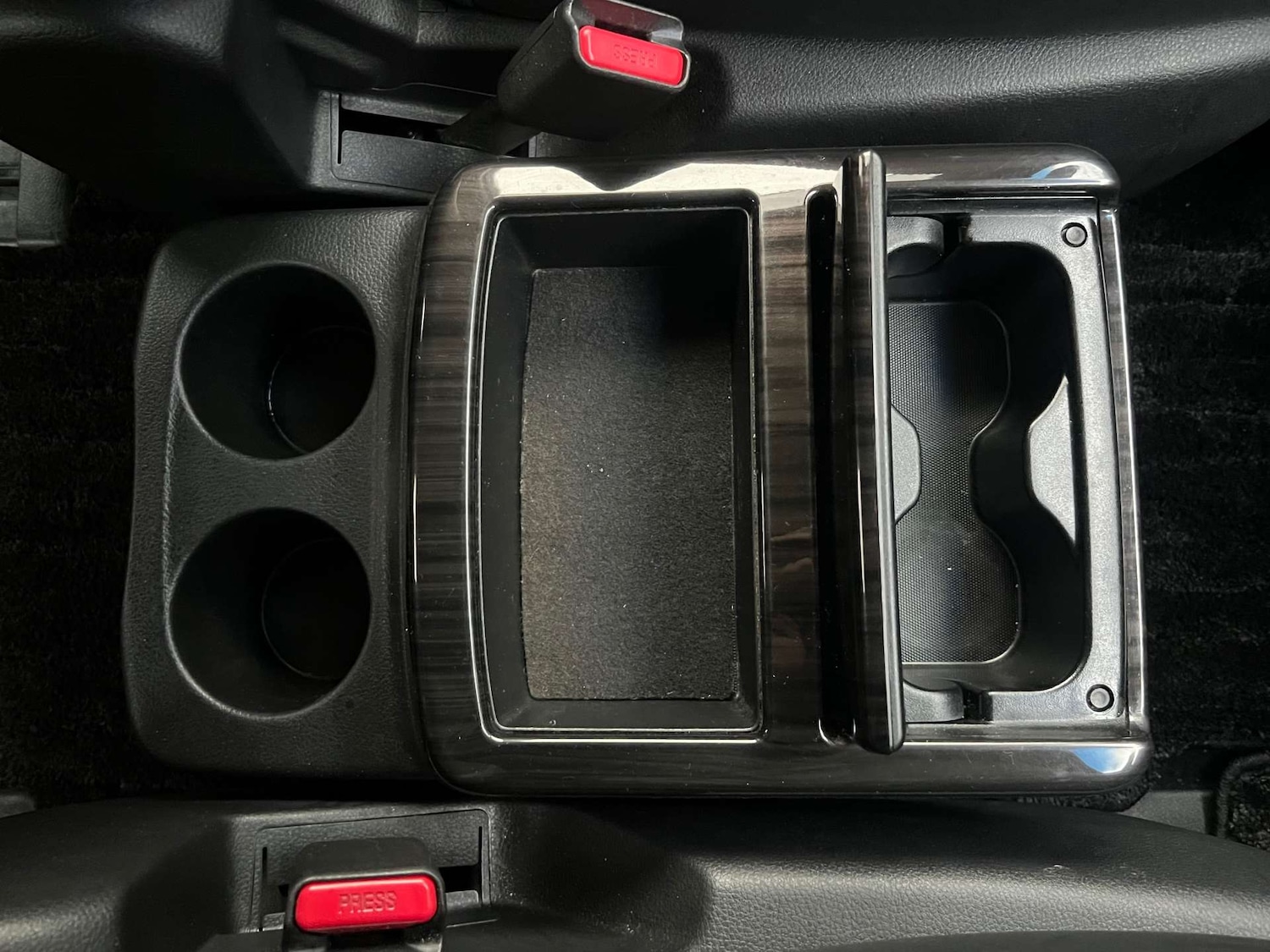 Used Nissan Elgrand 2014 for sale - 77618893: Photo 38