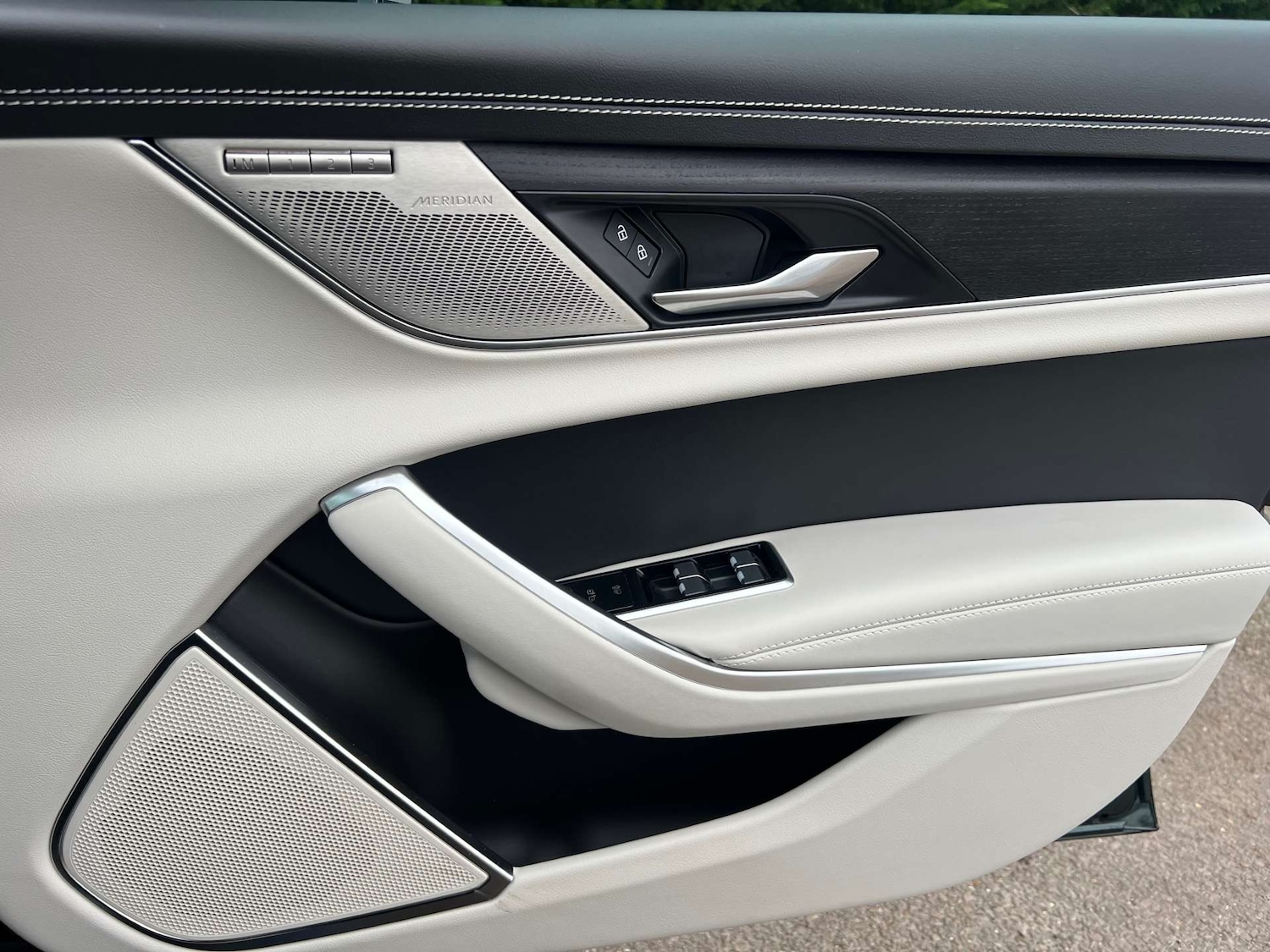 Used Jaguar XF 2024 for sale - 76933028: Photo 17