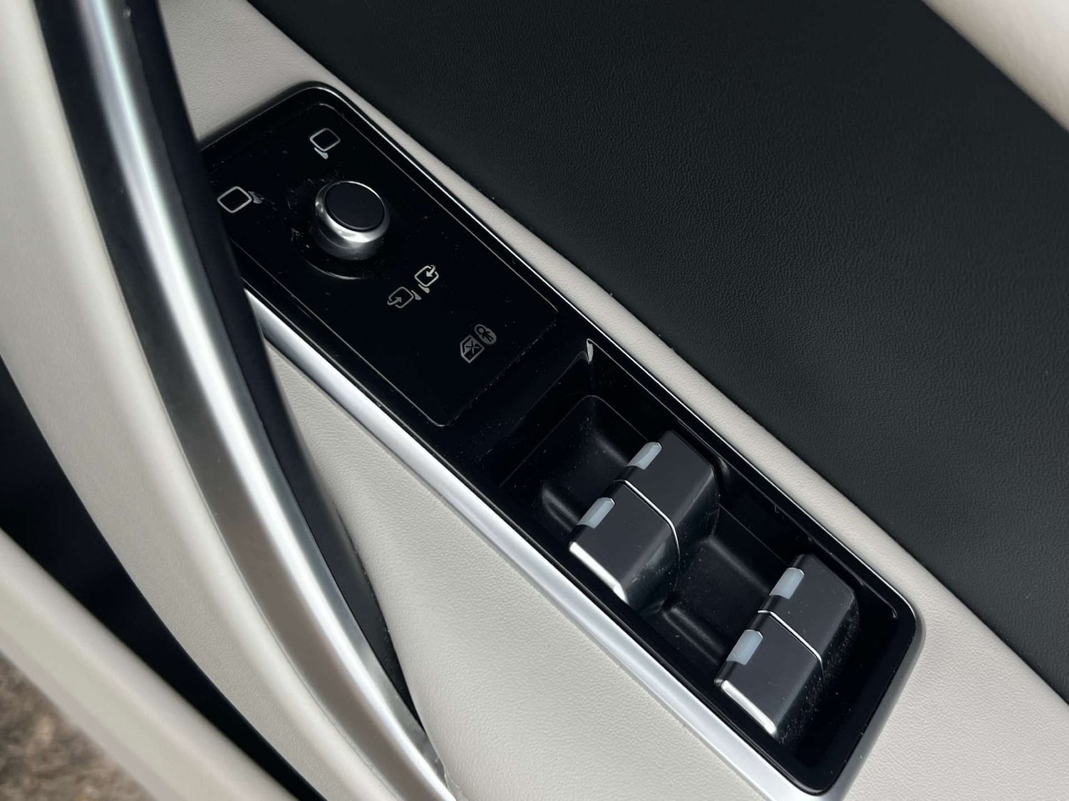 Used Jaguar XF 2024 for sale - 76933028: Photo 19