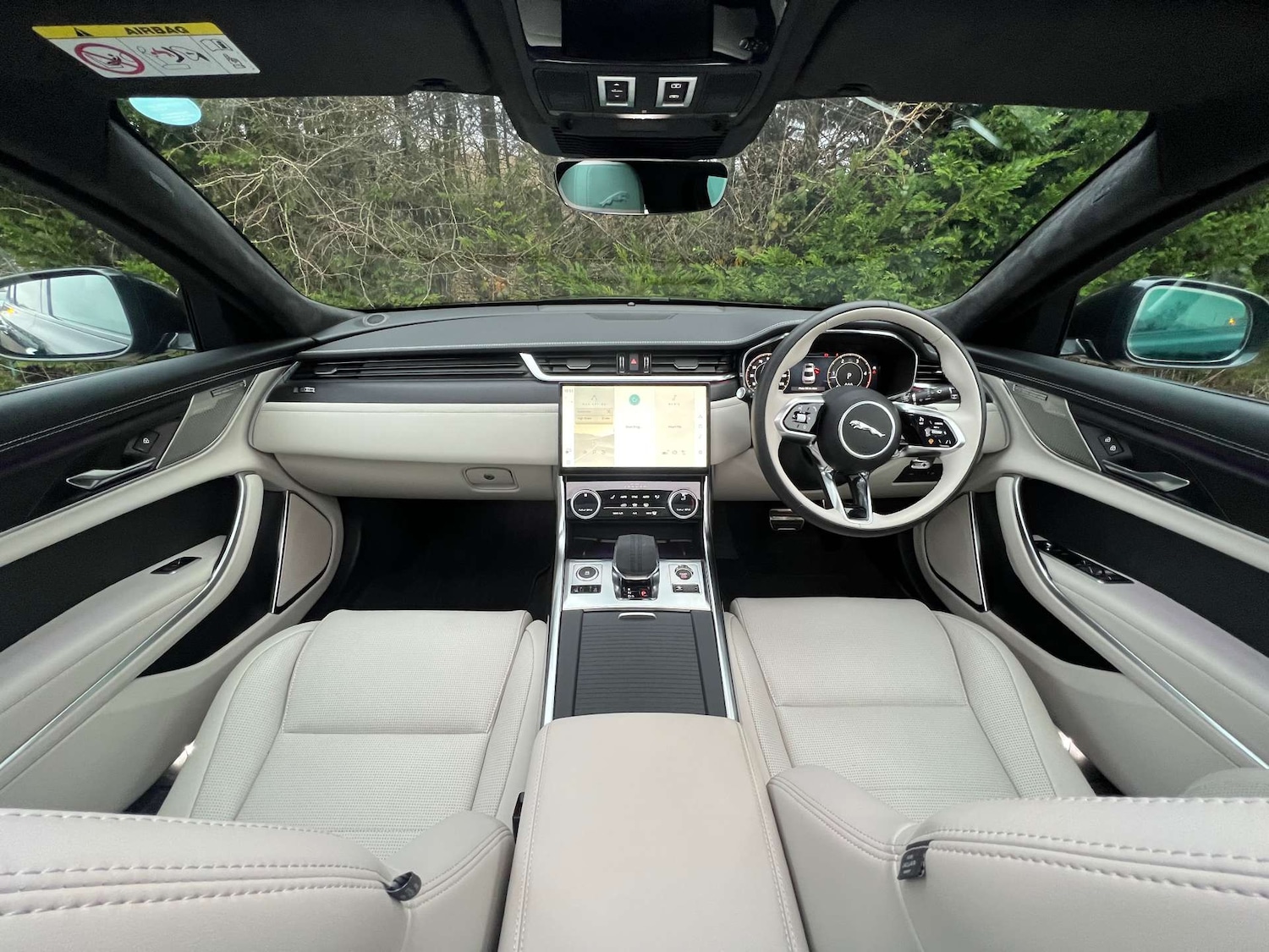 Used Jaguar XF 2024 for sale - 76933028: Photo 2