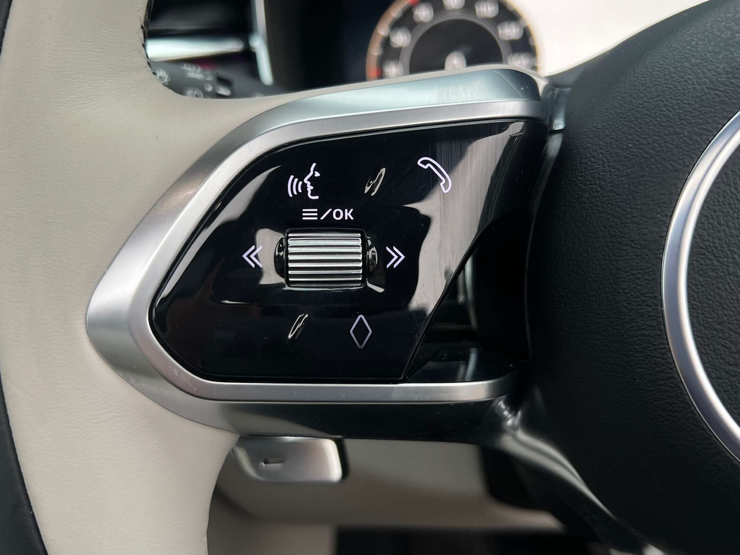 Used Jaguar XF 2024 for sale - 76933028: Photo 30