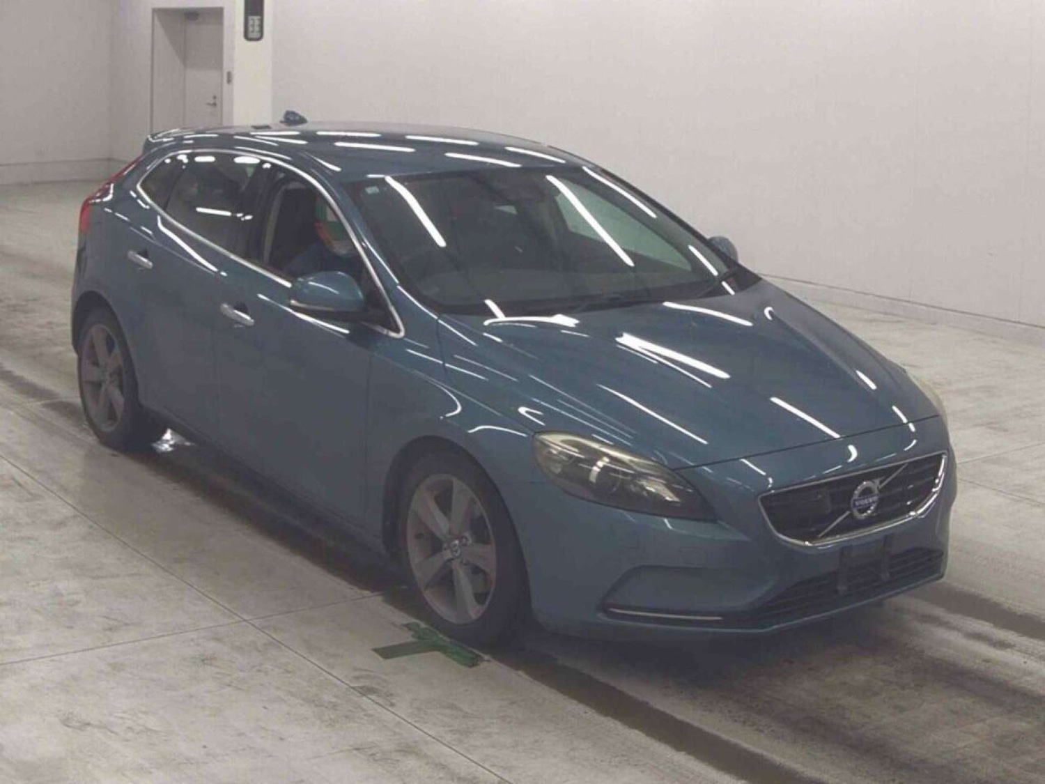 Used Volvo V40 2015 for sale - 77762362: Photo 2