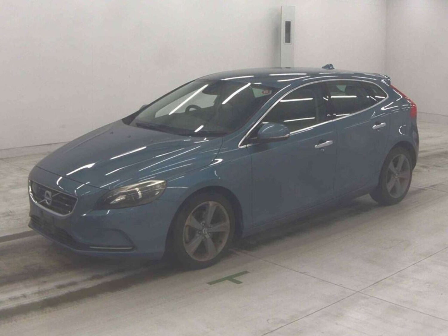 Used Volvo V40 2015 for sale - 77762362: Photo 5