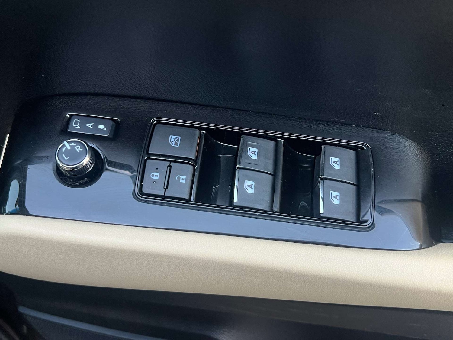 Used Toyota Vellfire 2015 for sale - 76830942: Photo 16