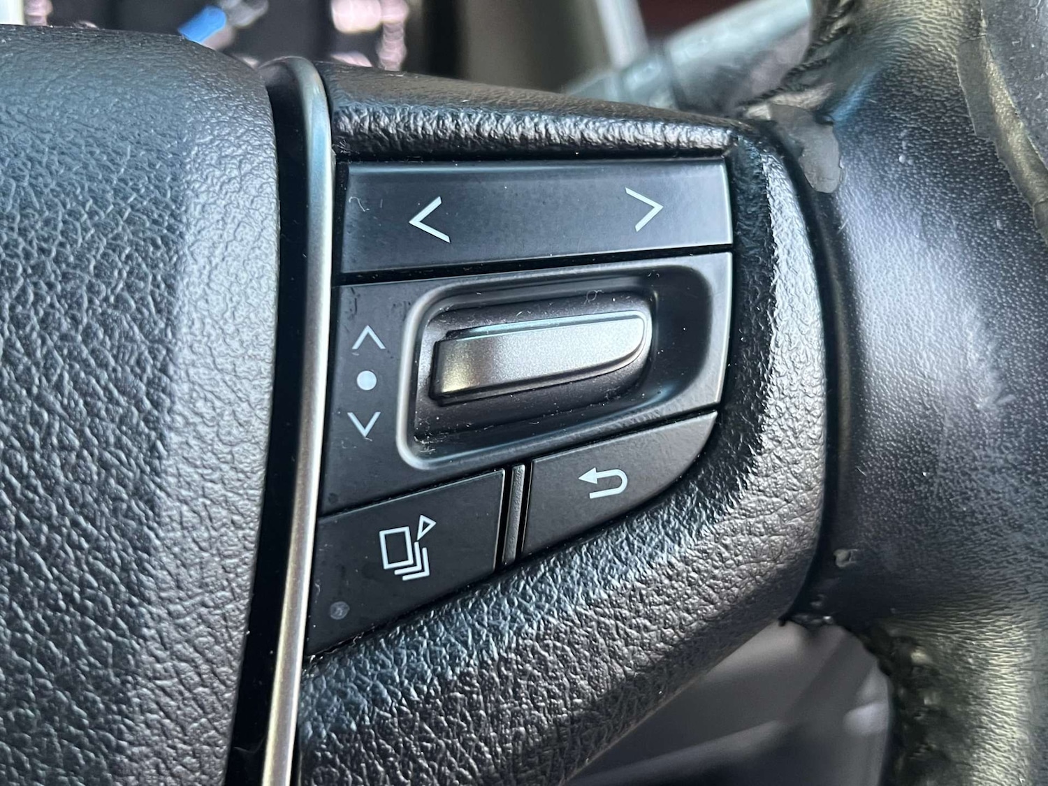 Used Toyota Vellfire 2015 for sale - 76830942: Photo 29