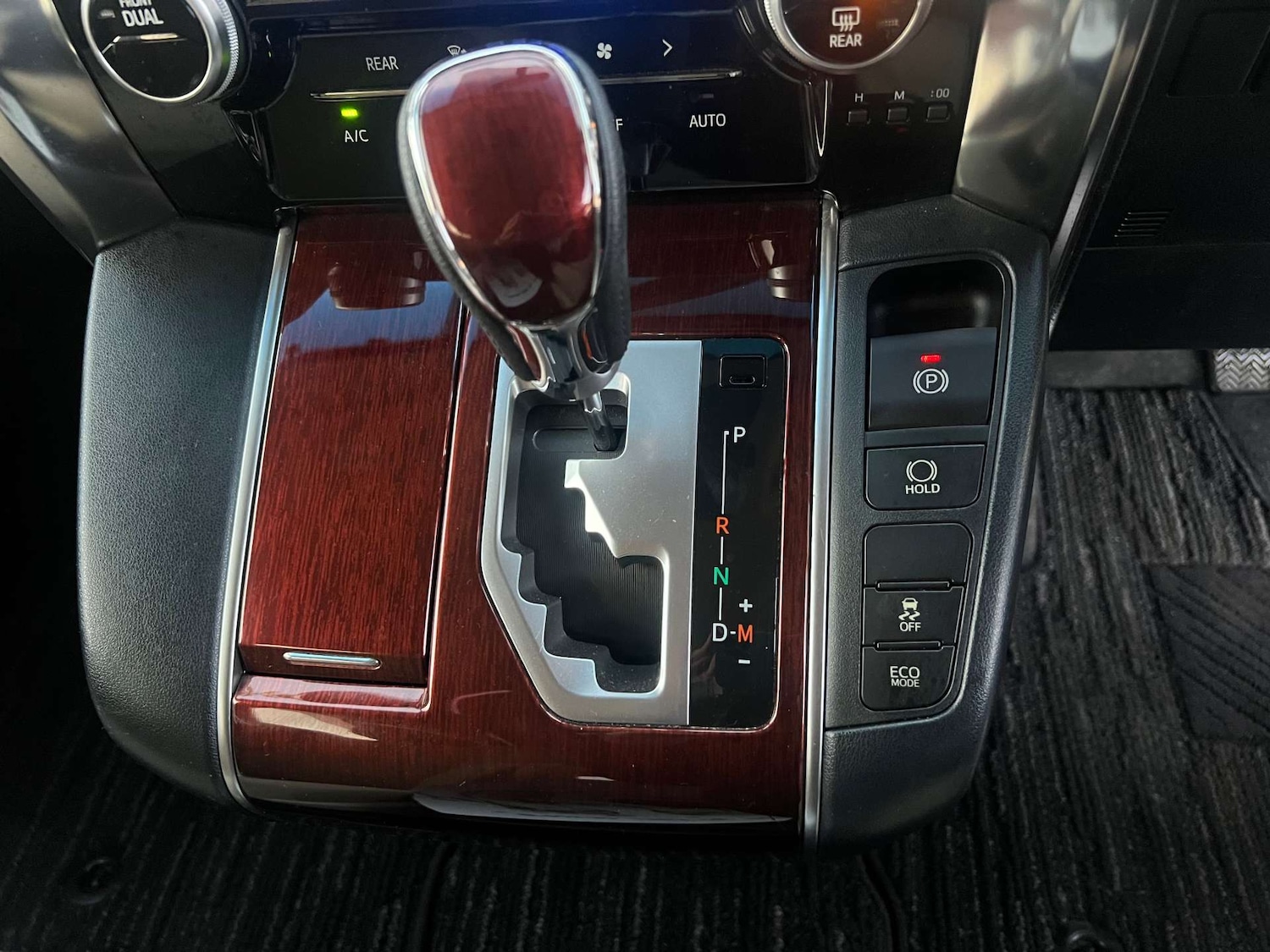 Used Toyota Vellfire 2015 for sale - 76830942: Photo 37