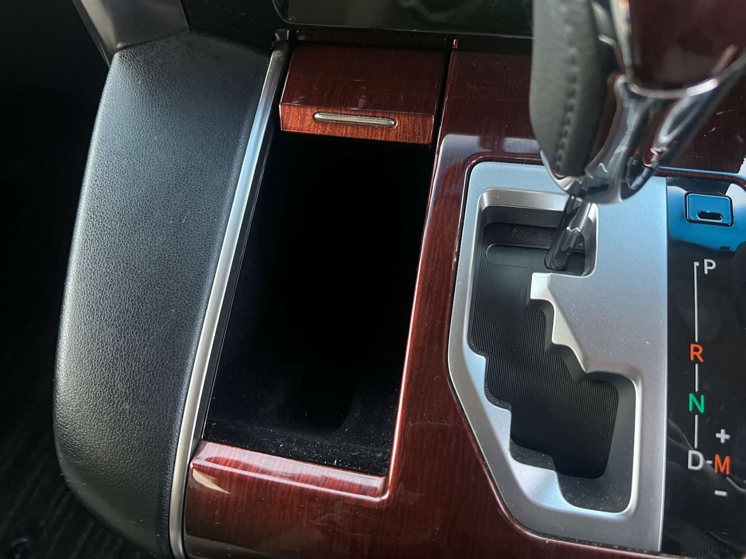 Used Toyota Vellfire 2015 for sale - 76830942: Photo 38