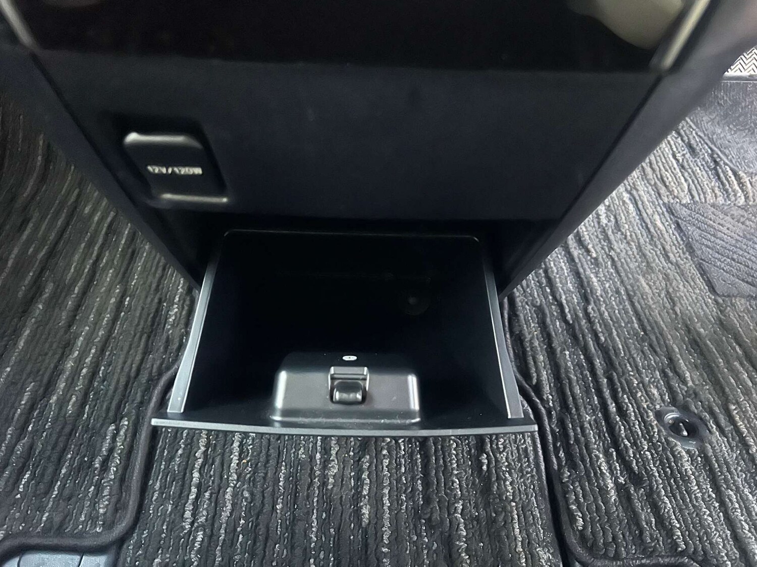 Used Toyota Vellfire 2015 for sale - 76830942: Photo 39