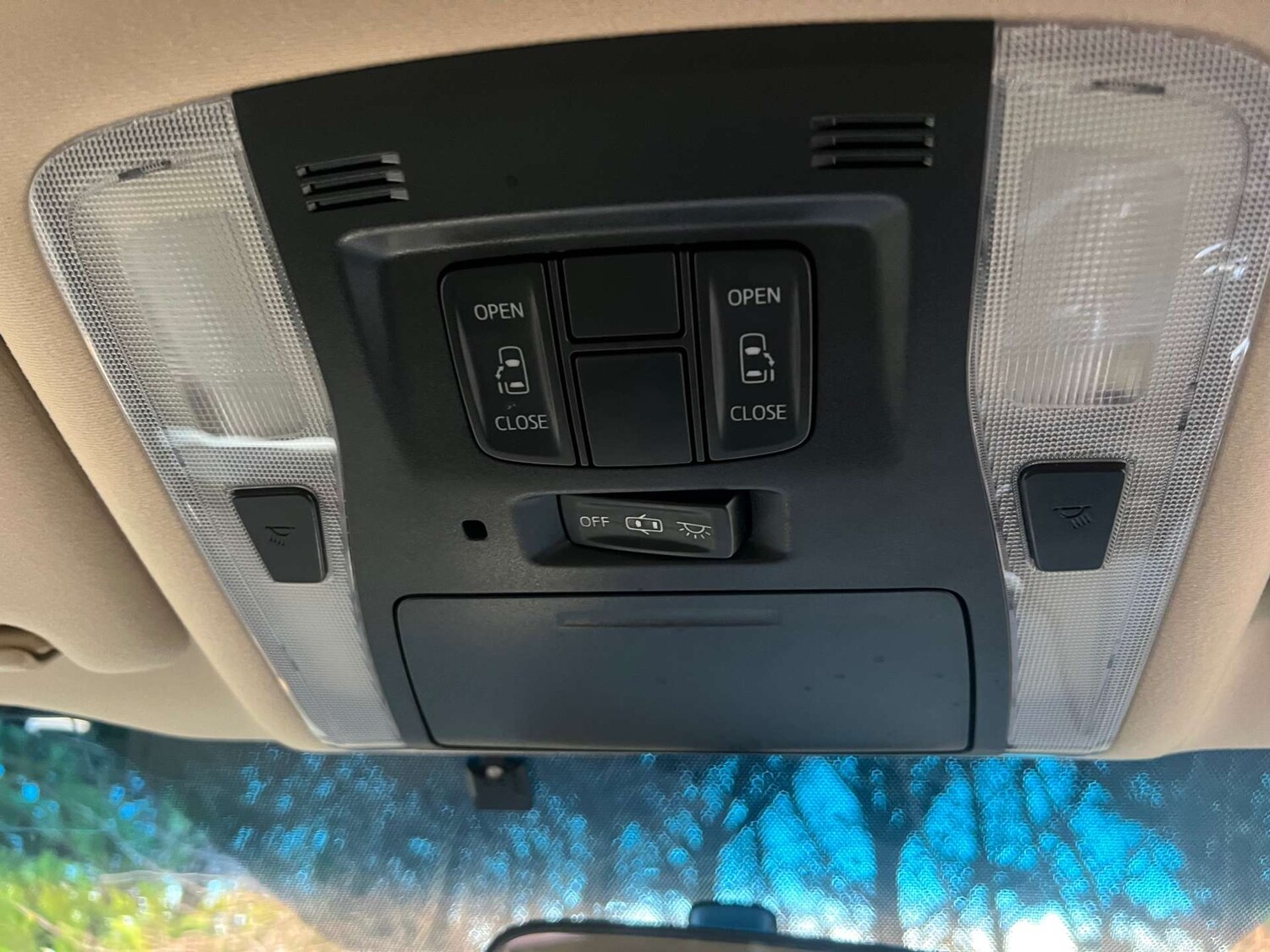 Used Toyota Vellfire 2015 for sale - 76830942: Photo 44