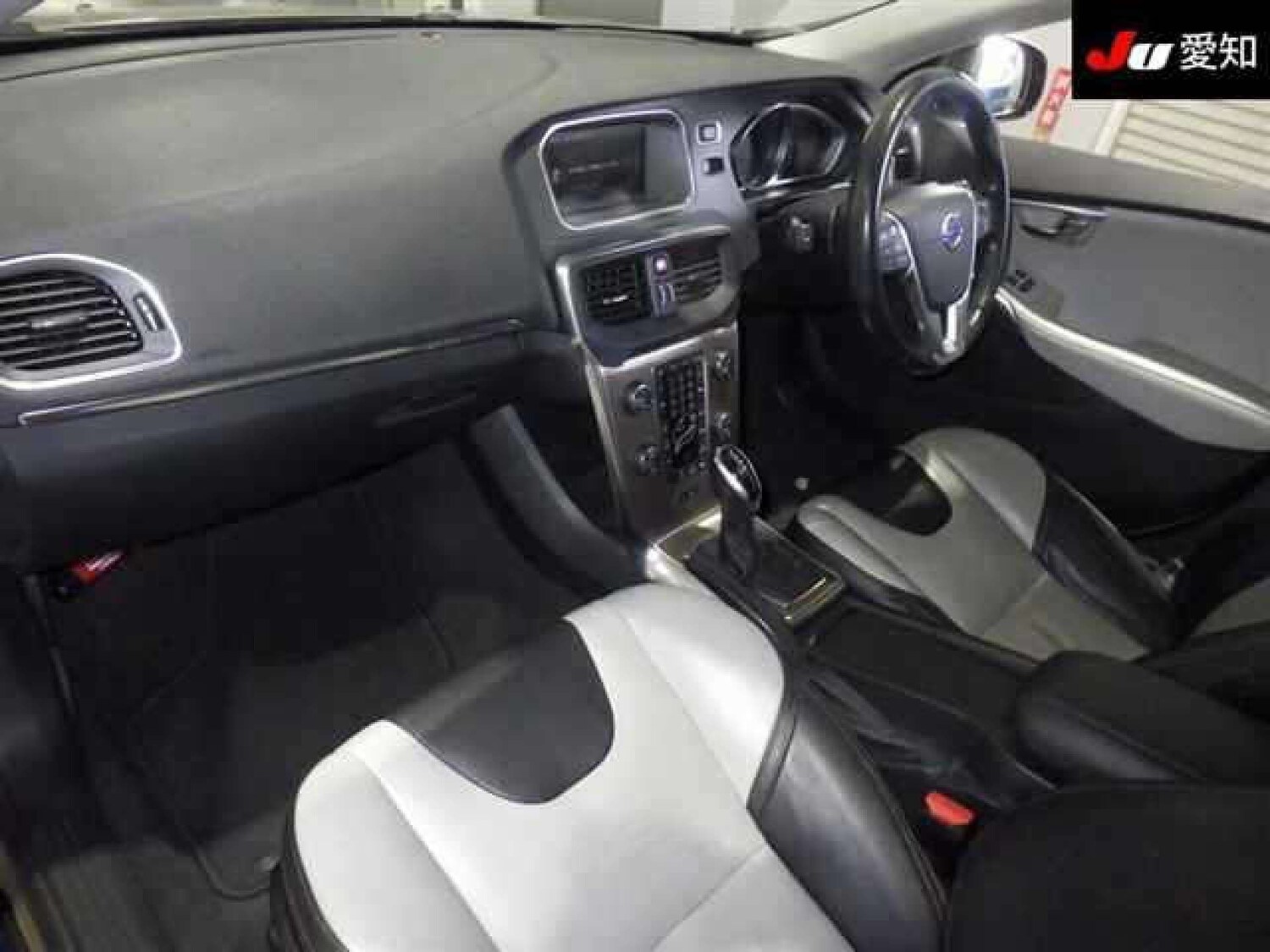 Used Volvo V40 2014 for sale - 77762346: Photo 8