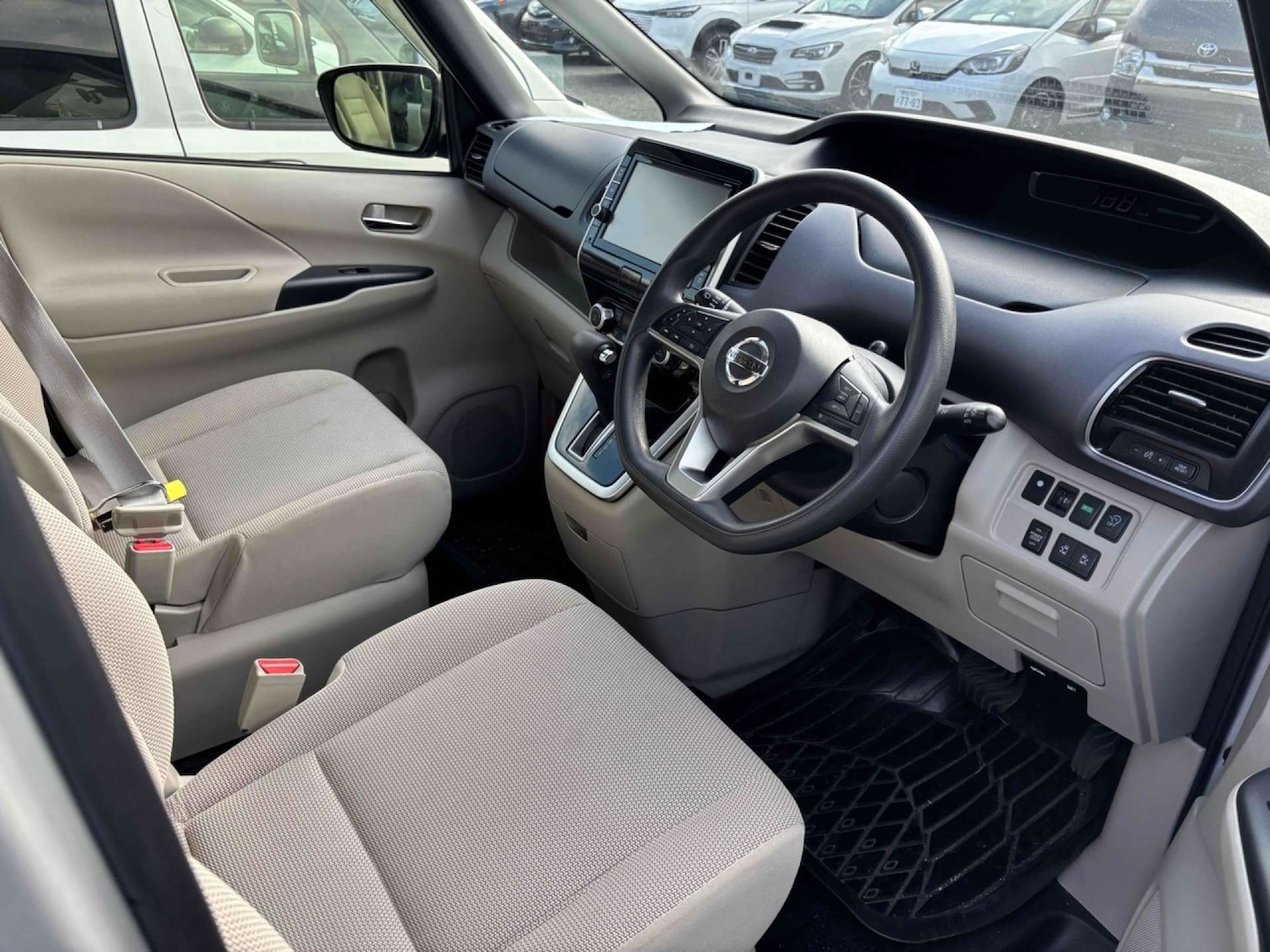 Used Nissan Serena 2016 for sale - 77762376: Photo 13