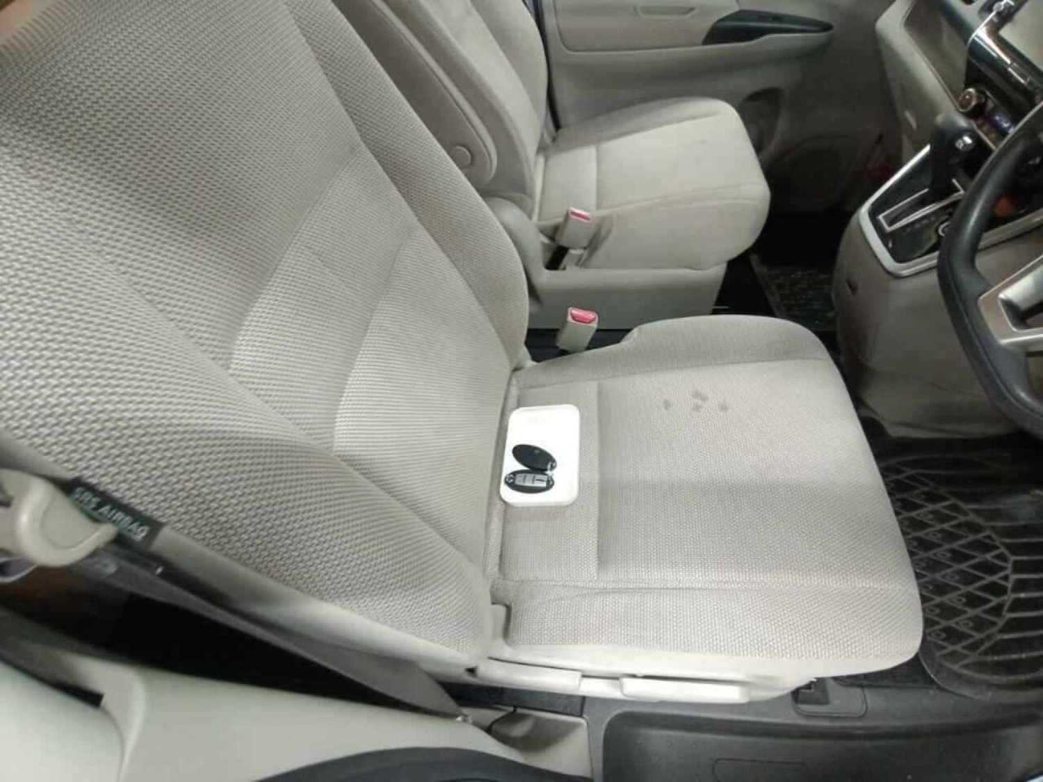 Used Nissan Serena 2016 for sale - 77762376: Photo 15