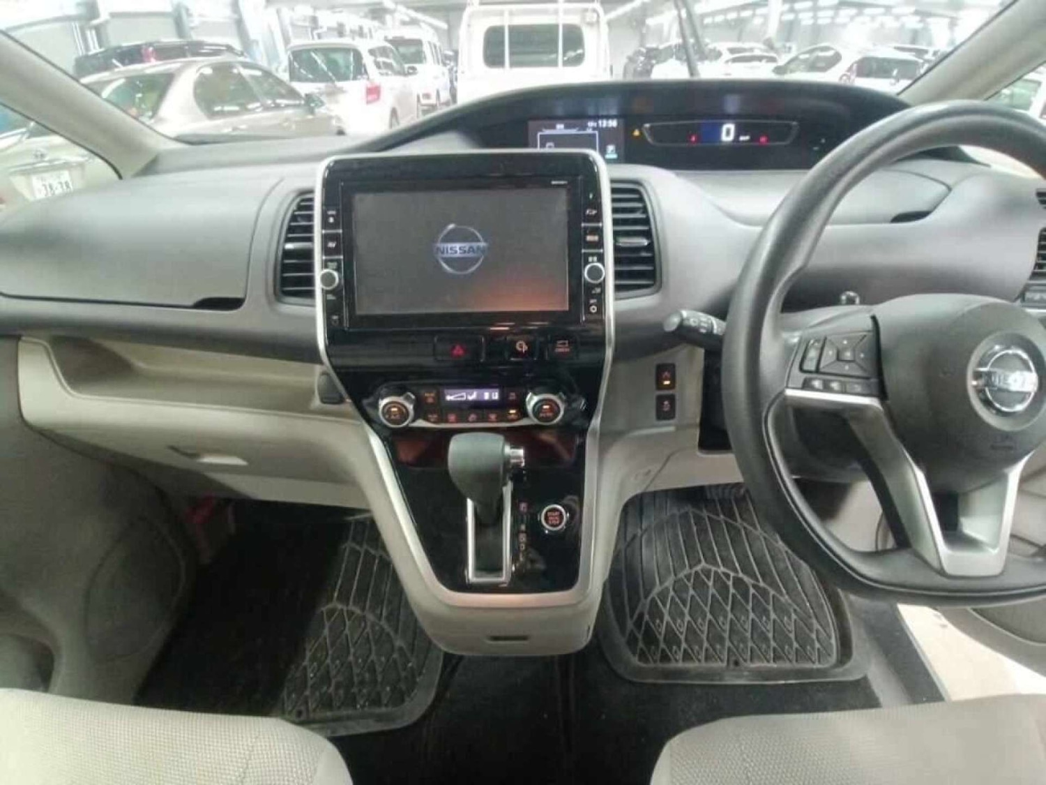 Used Nissan Serena 2016 for sale - 77762376: Photo 17