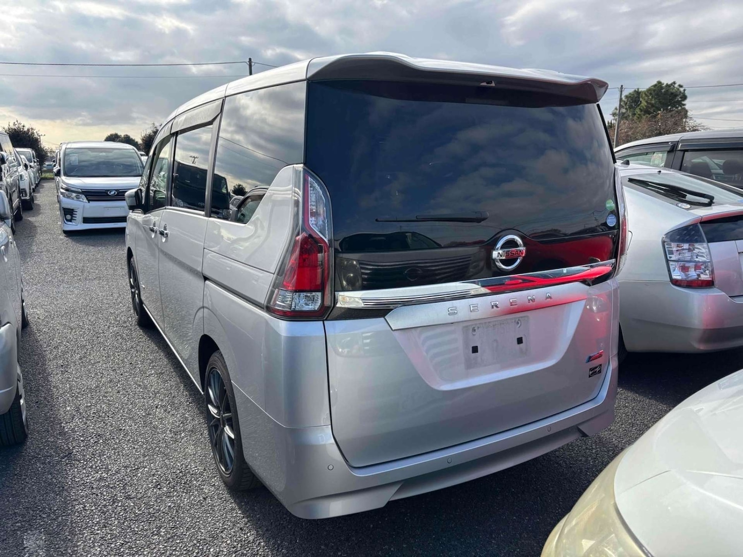Used Nissan Serena 2016 for sale - 77762376: Photo 5