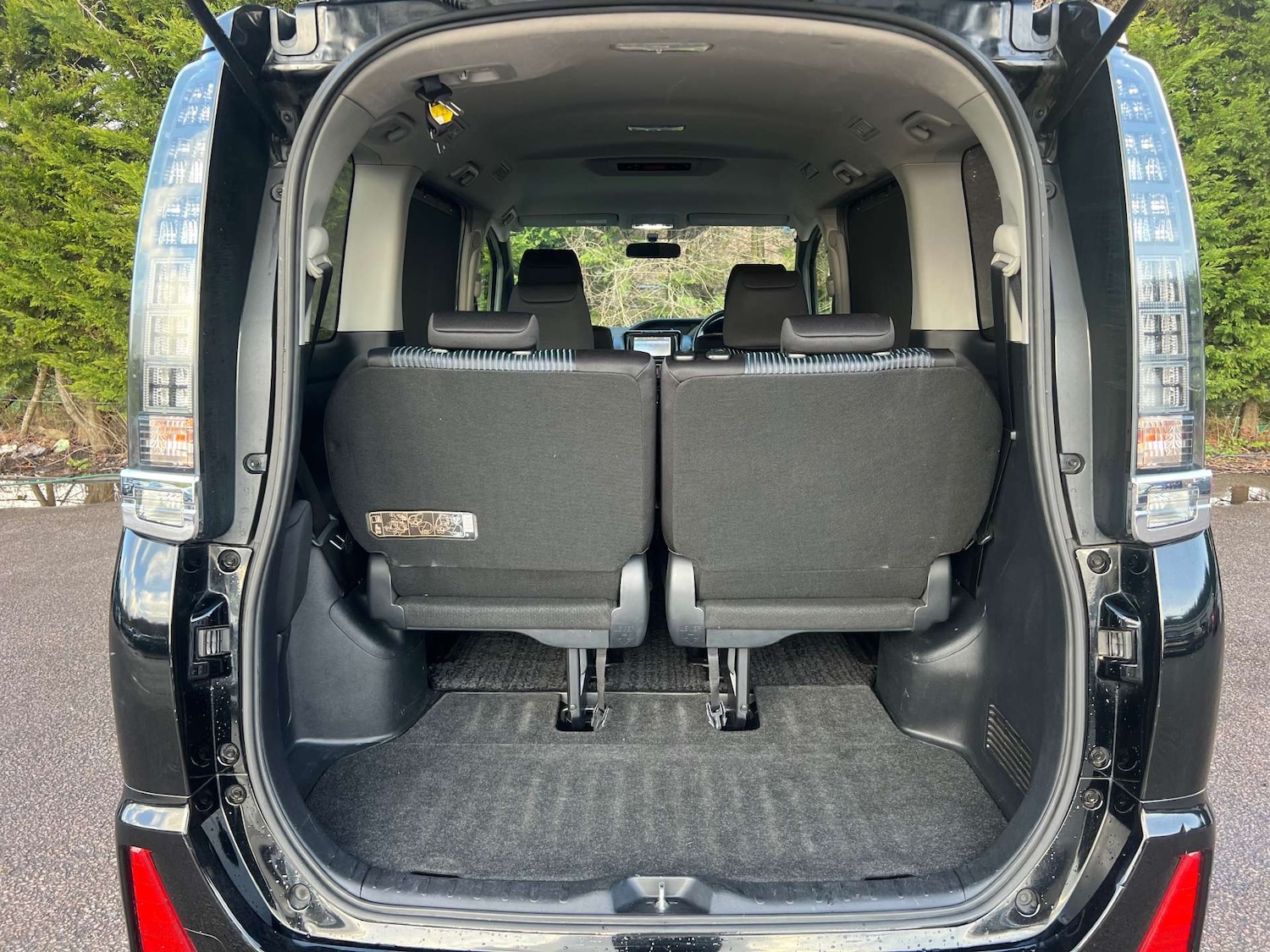 Used Toyota Voxy 2014 for sale - 76971061: Photo 14