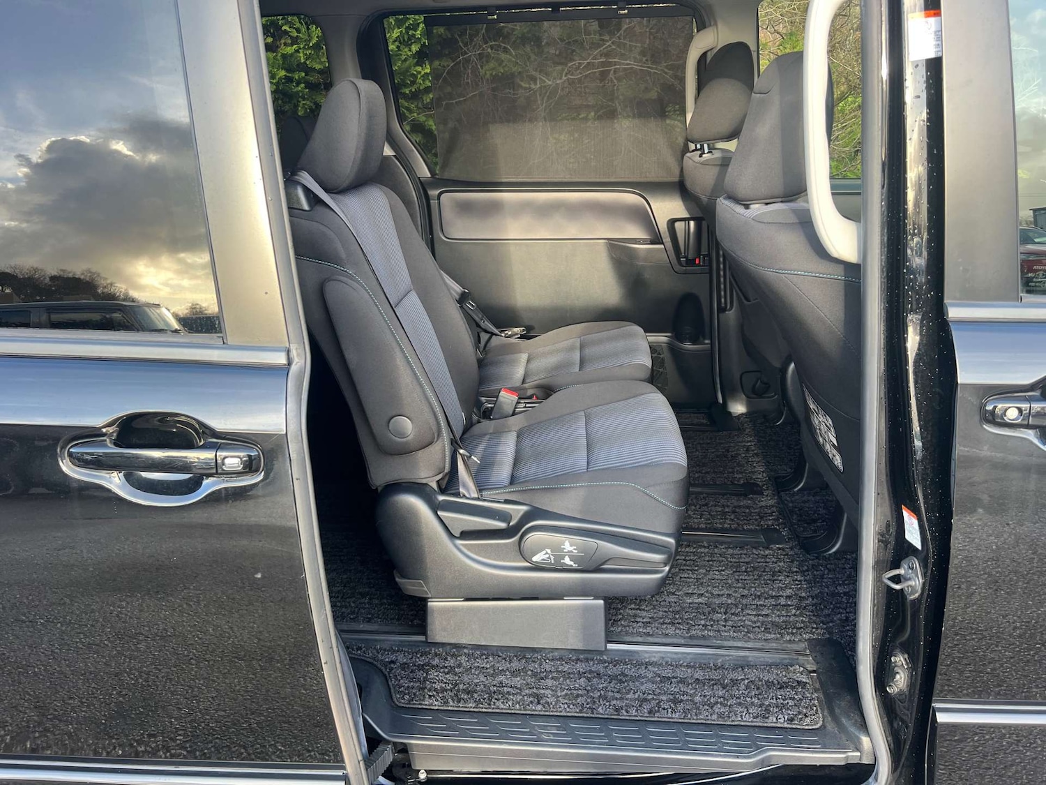 Used Toyota Voxy 2014 for sale - 76971061: Photo 20