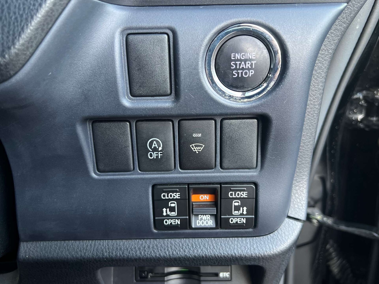 Used Toyota Voxy 2014 for sale - 76971061: Photo 23