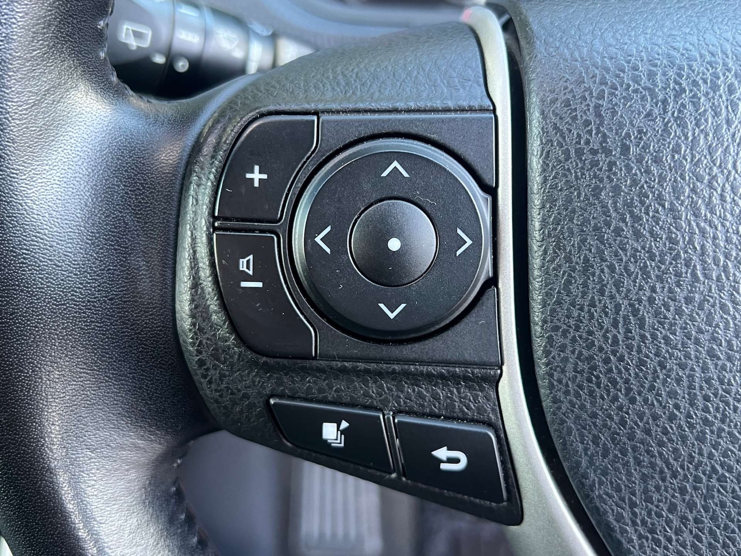 Used Toyota Voxy 2014 for sale - 76971061: Photo 27