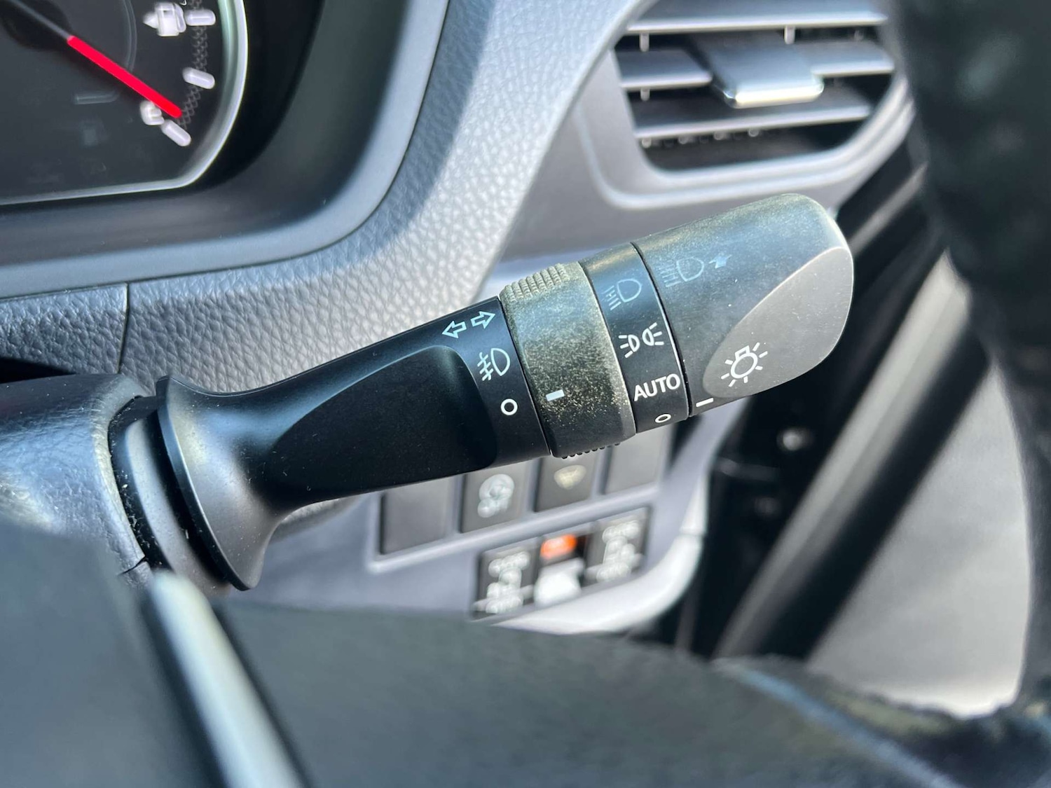 Used Toyota Voxy 2014 for sale - 76971061: Photo 29