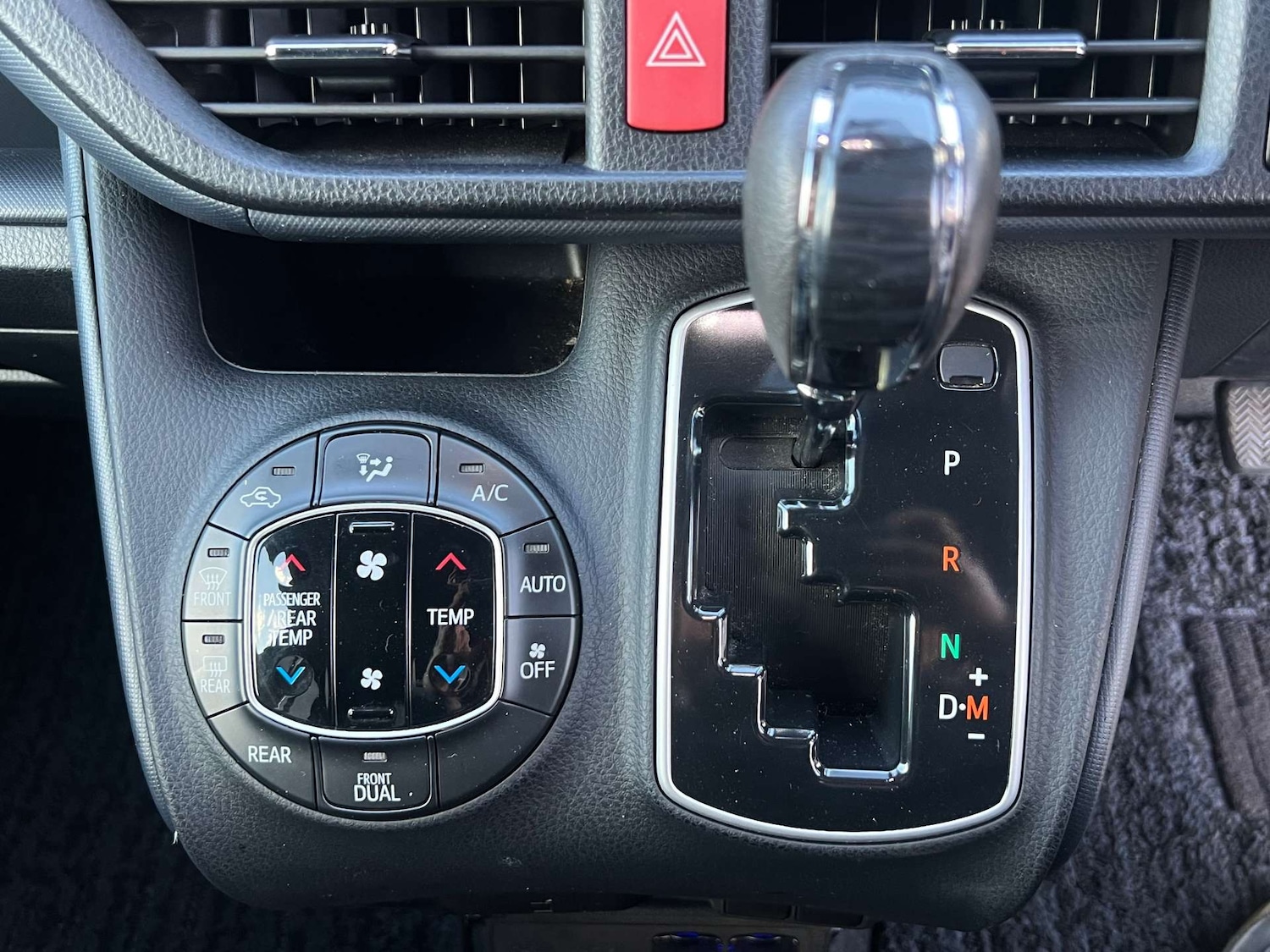 Used Toyota Voxy 2014 for sale - 76971061: Photo 36