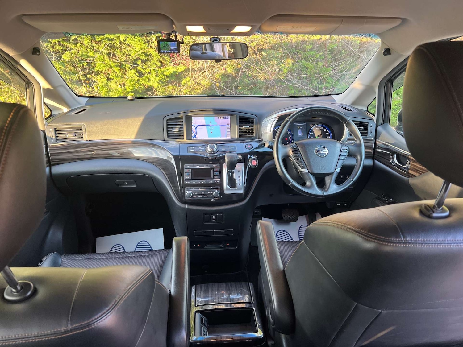 Used Nissan Elgrand 2014 for sale - 76948237: Photo 2