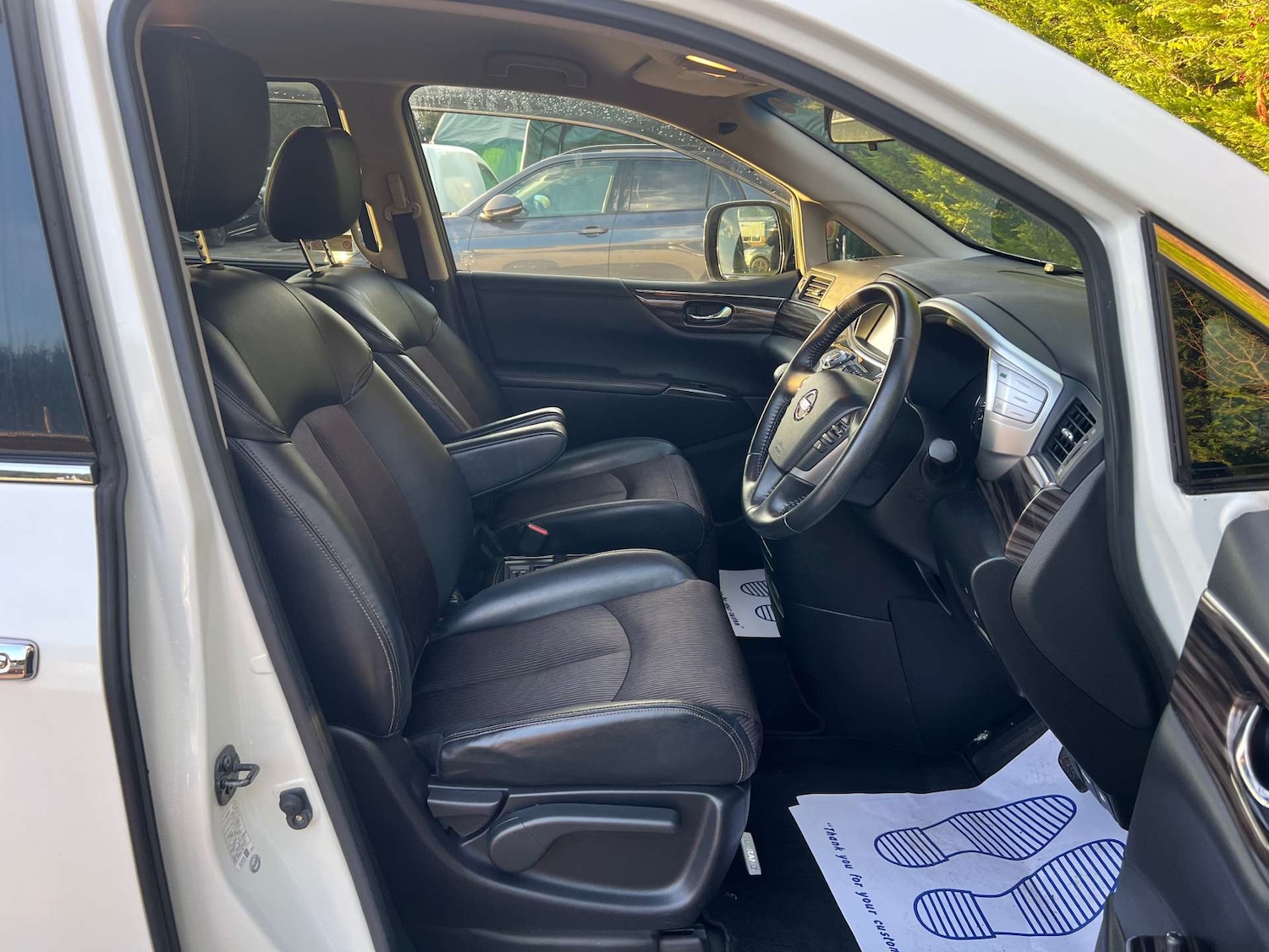 Used Nissan Elgrand 2014 for sale - 76948237: Photo 20