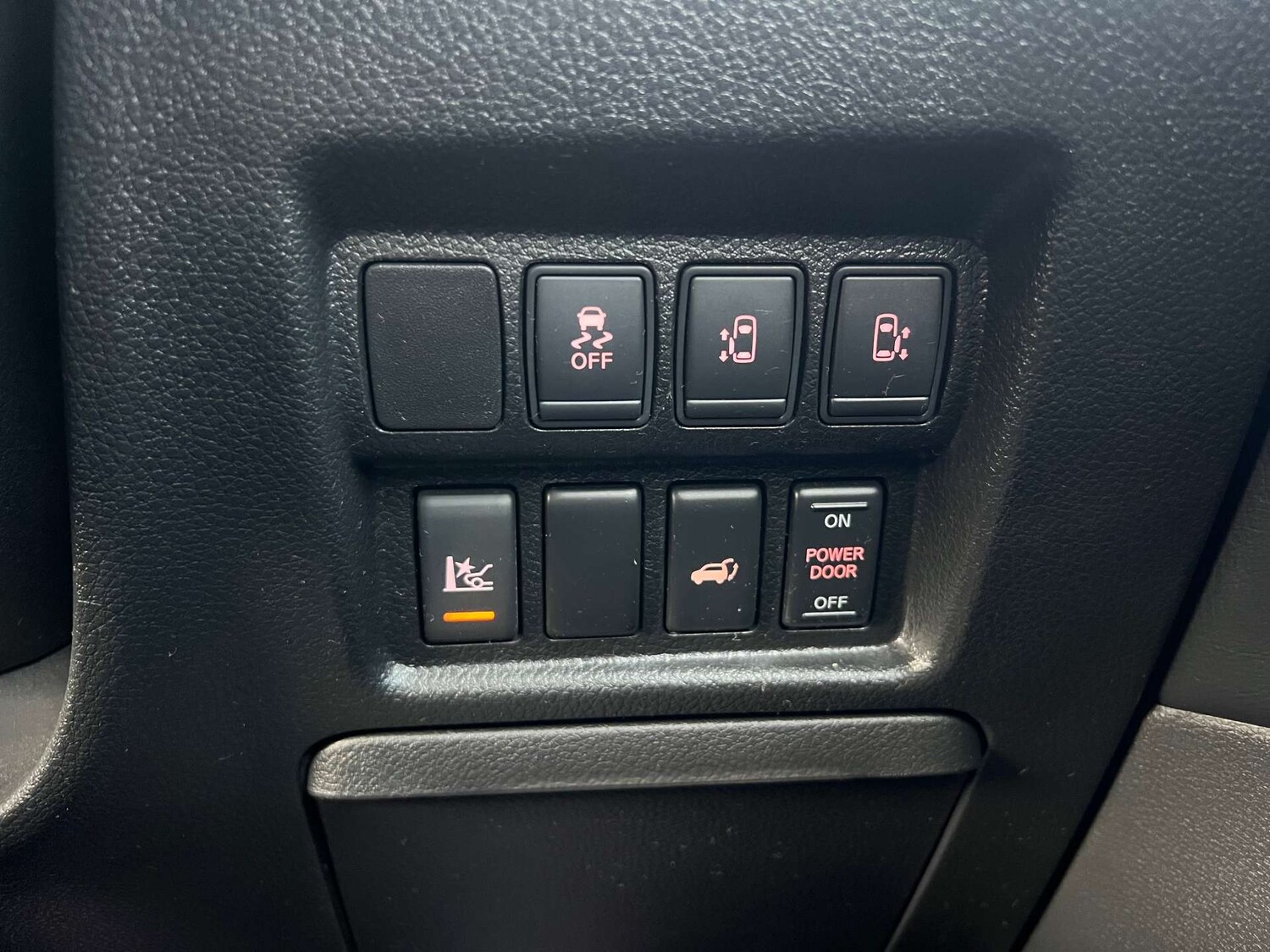 Used Nissan Elgrand 2014 for sale - 76948237: Photo 30