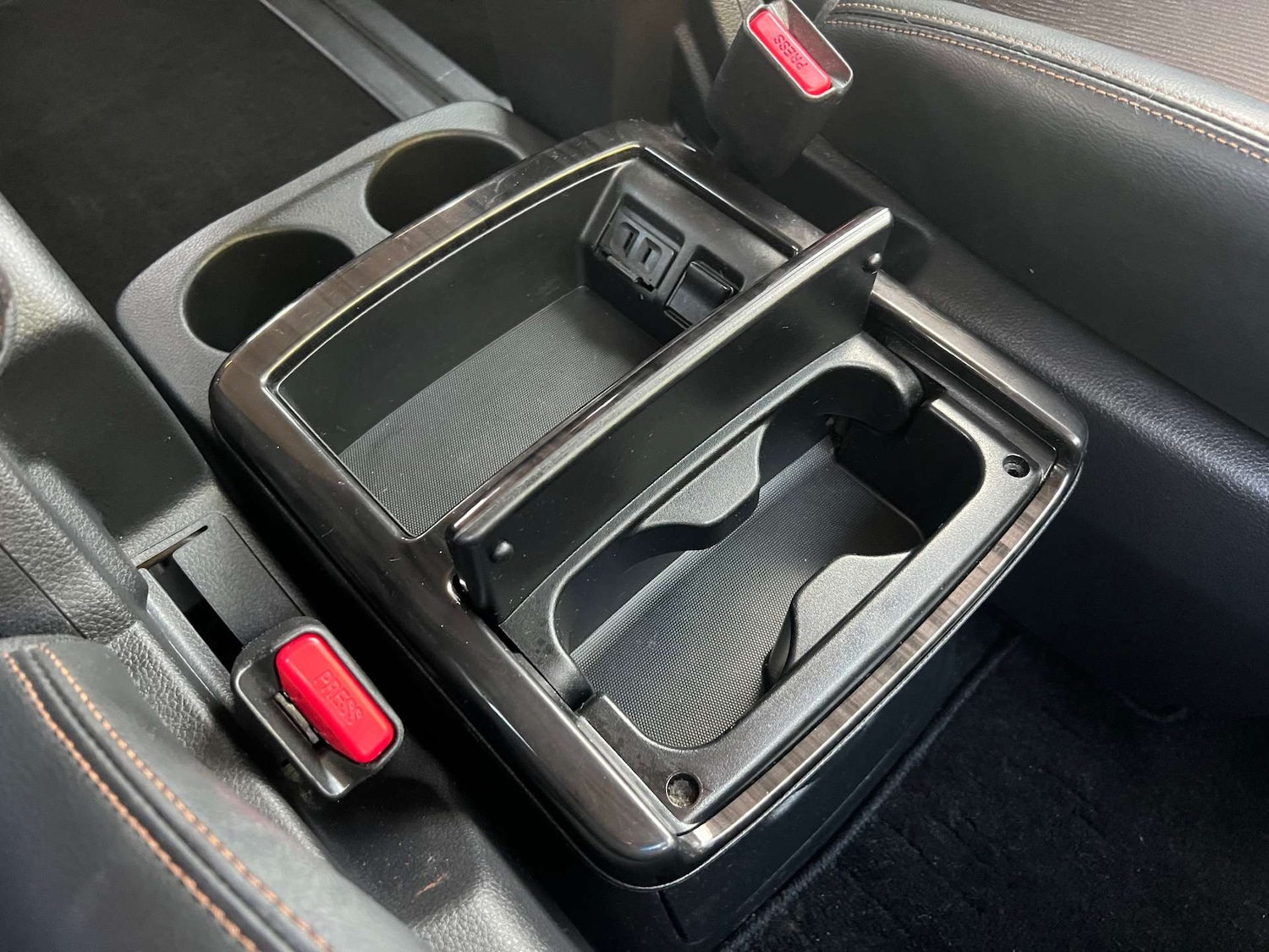 Used Nissan Elgrand 2014 for sale - 76948237: Photo 50