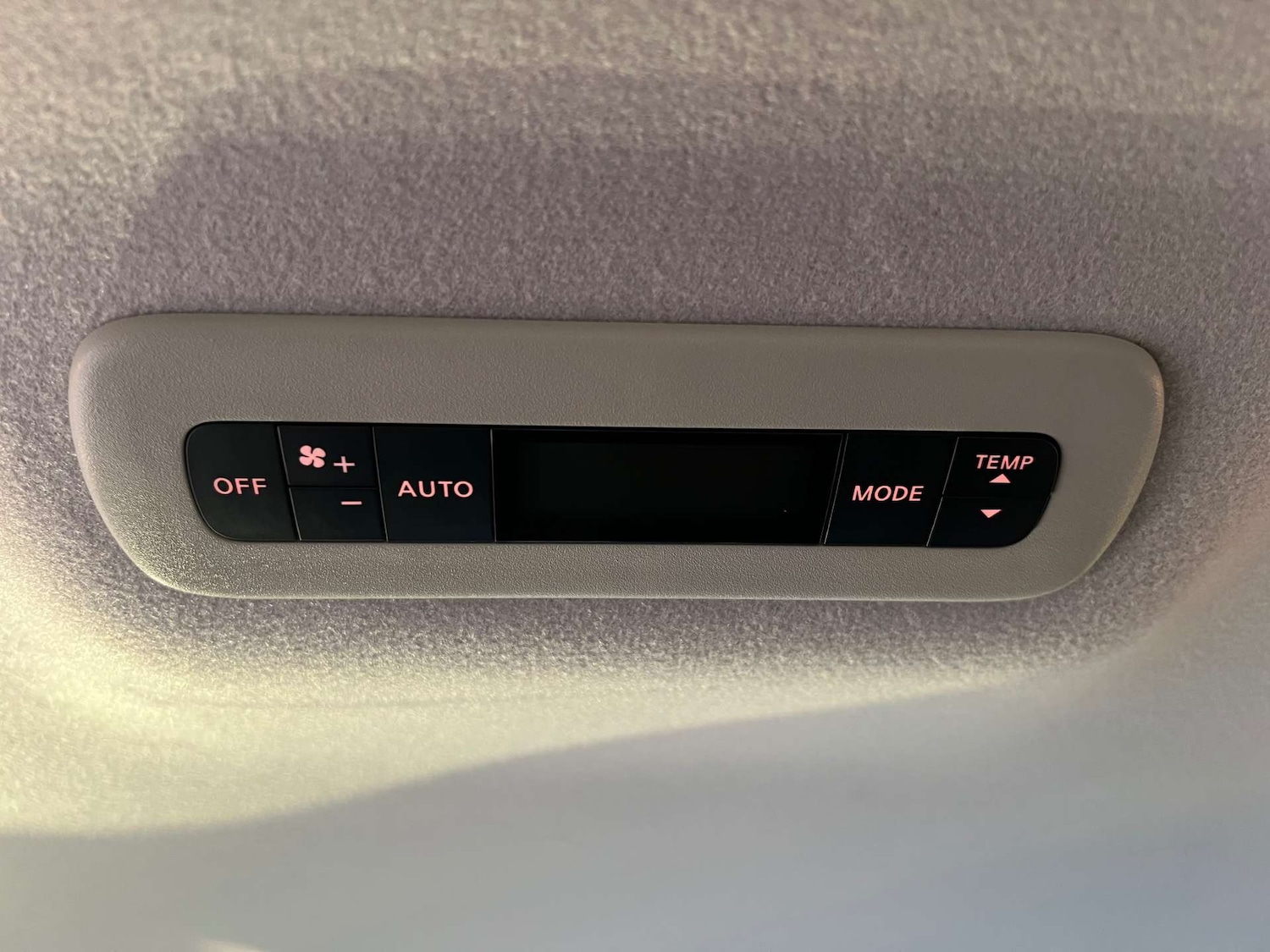 Used Nissan Elgrand 2014 for sale - 76948237: Photo 62