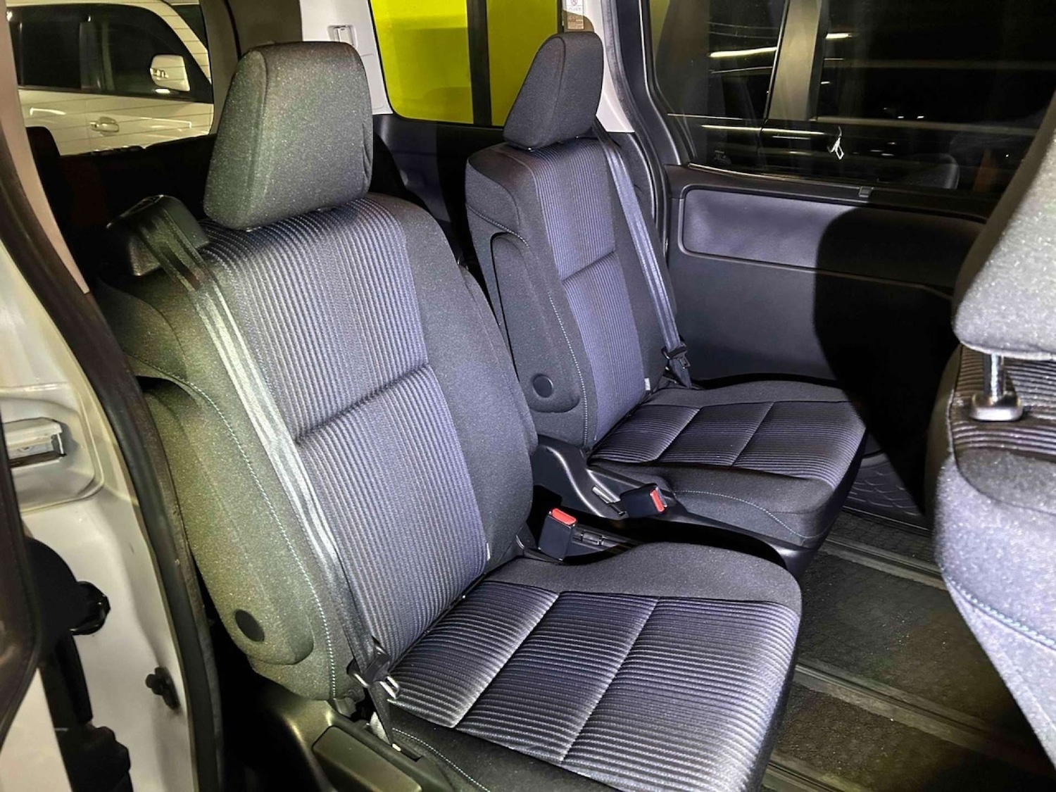 Used Toyota Voxy 2014 for sale - 76973946: Photo 12