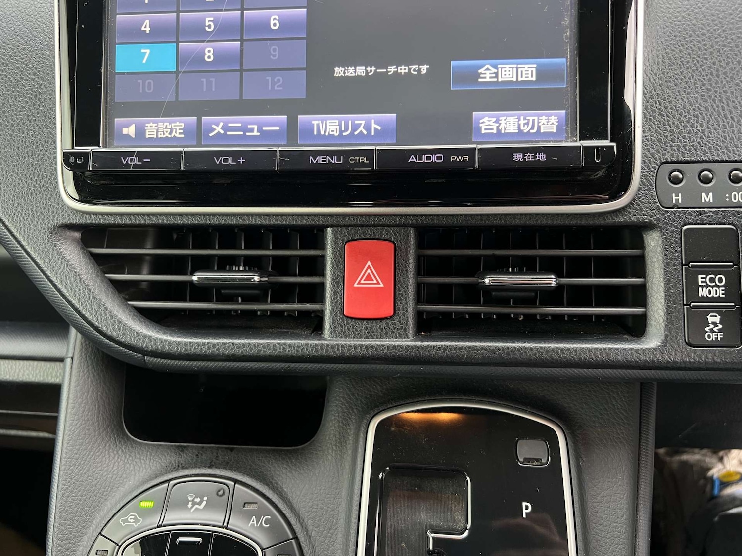 Used Toyota Voxy 2014 for sale - 76973946: Photo 28