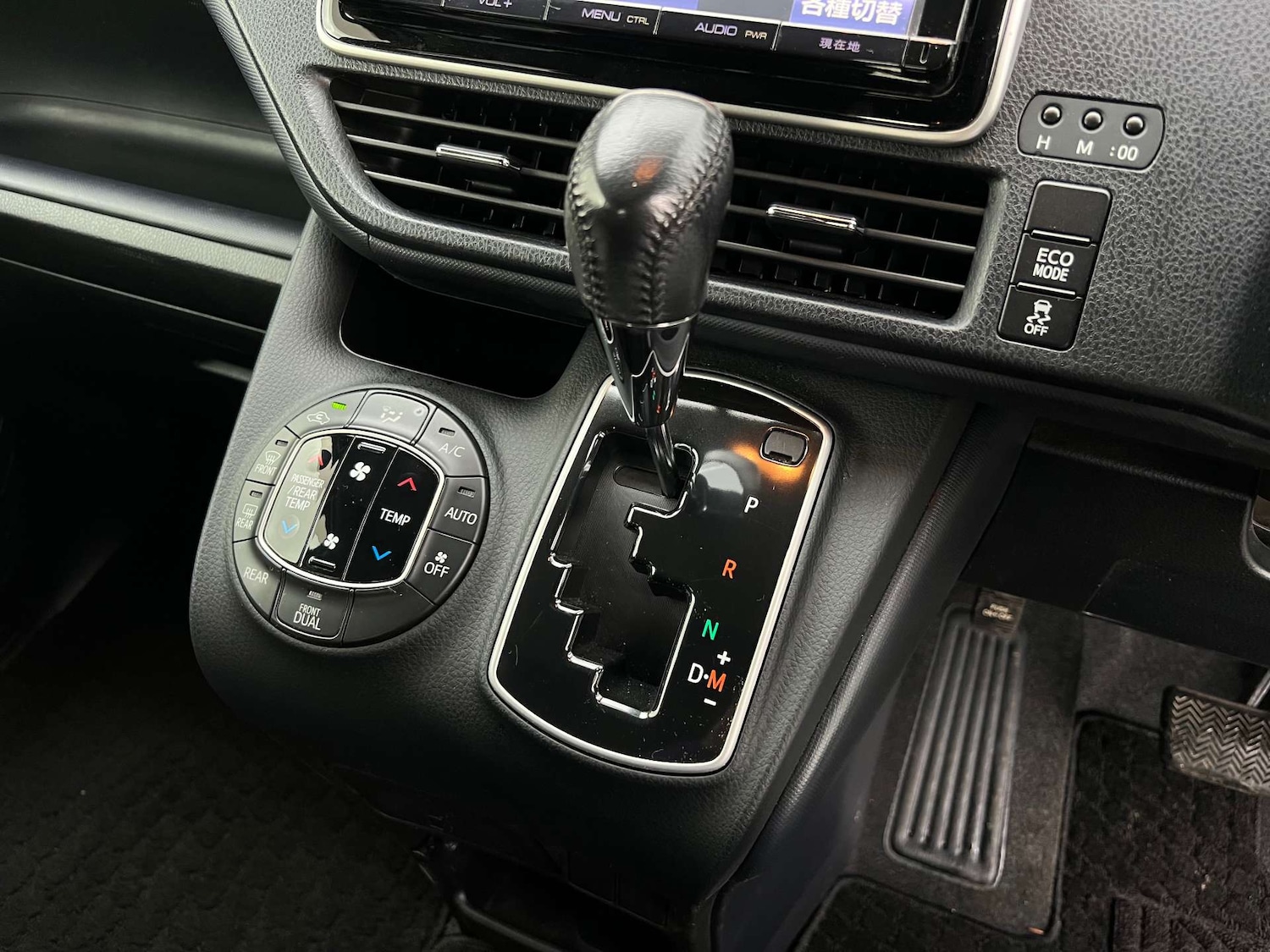 Used Toyota Voxy 2014 for sale - 76973946: Photo 30