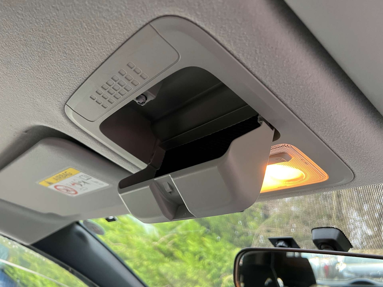 Used Toyota Voxy 2014 for sale - 76973946: Photo 33