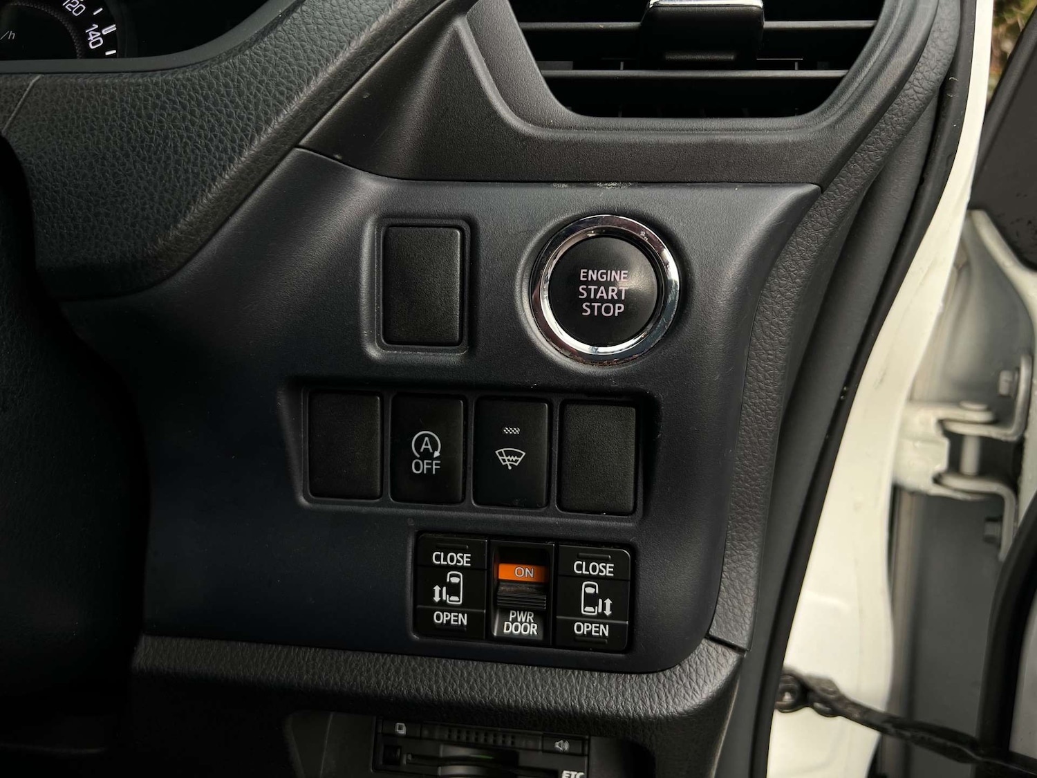 Used Toyota Voxy 2014 for sale - 76973946: Photo 36