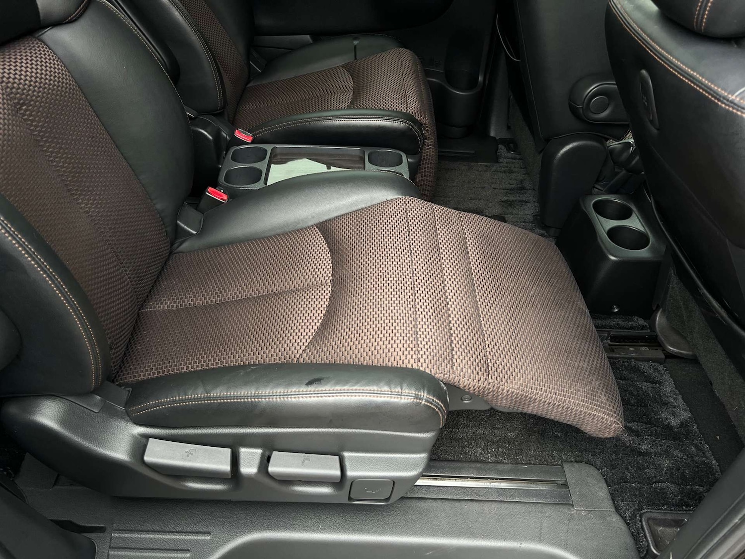 Used Nissan Elgrand 2012 for sale - 76971080: Photo 22