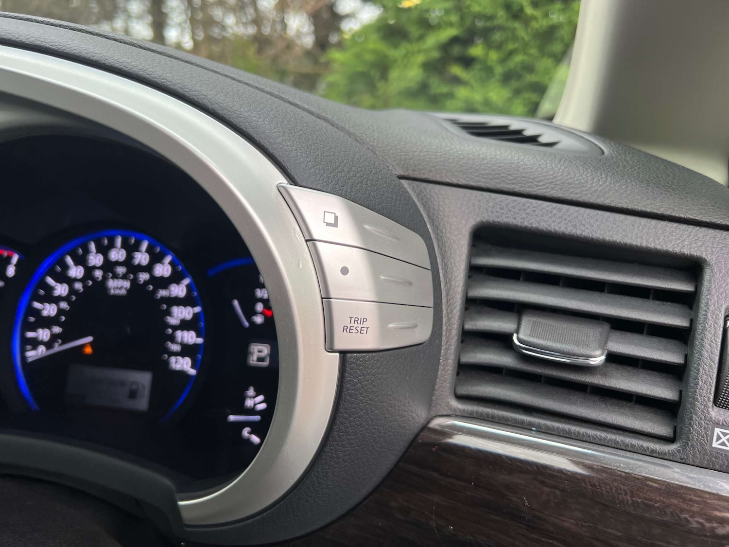 Used Nissan Elgrand 2012 for sale - 76971080: Photo 30